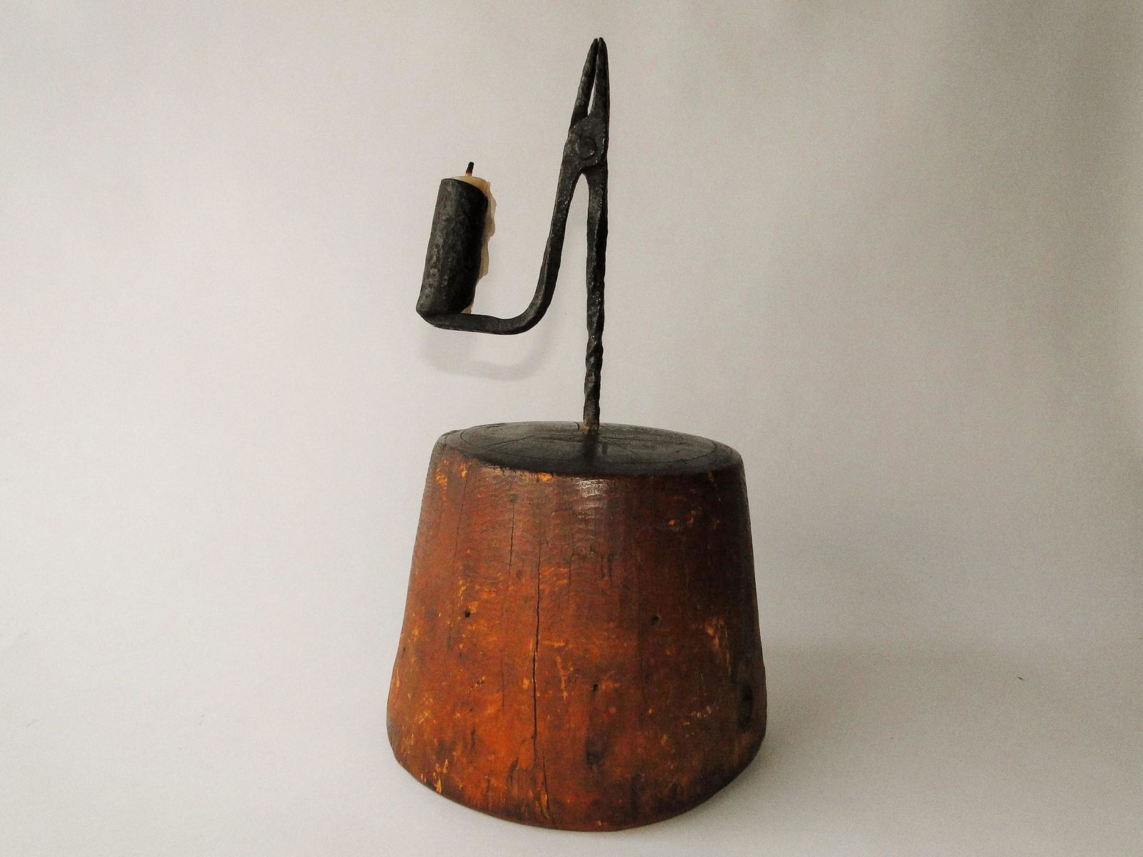 18TH C WOOD BASED RUSH LIGHT (1 of 3)