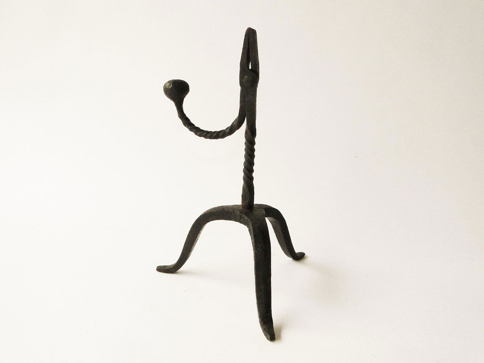 18TH C RUSH LIGHT TWIST DECORATION. (1 of 2)