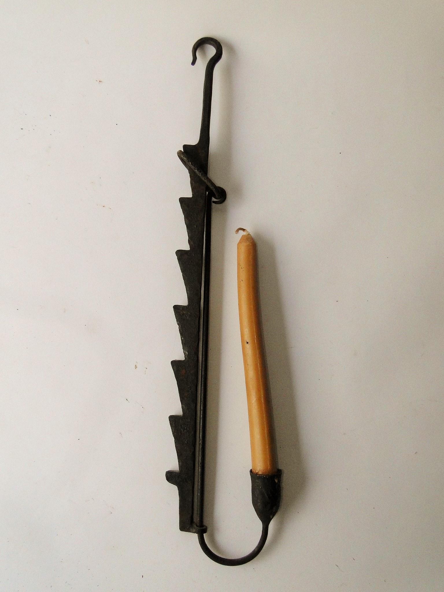 18TH C ADJUSTABLE IRON CANDLE TRAMMEL (1 of 1)