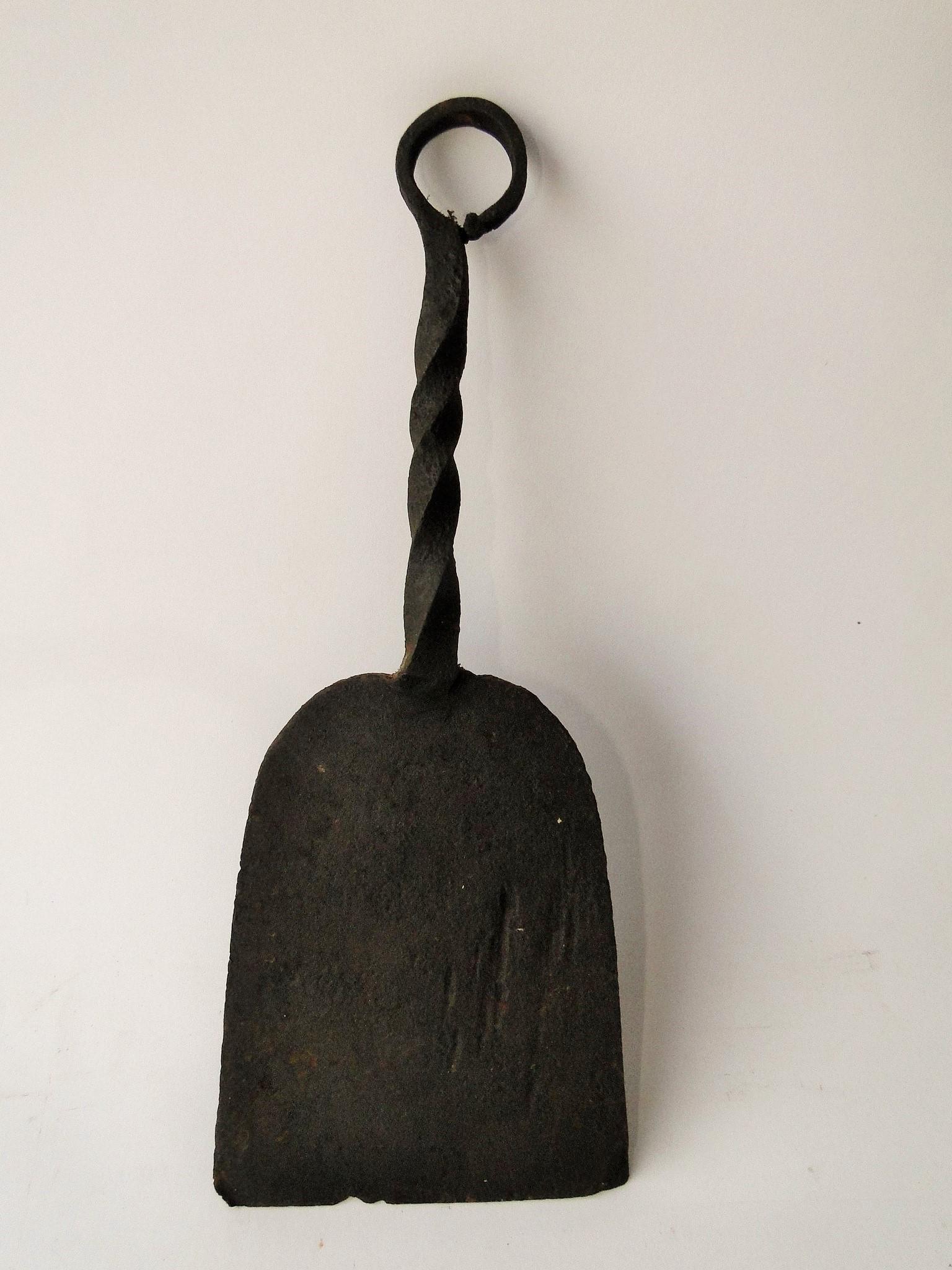 SMALL 18TH C IRON PEEL (1 of 1)