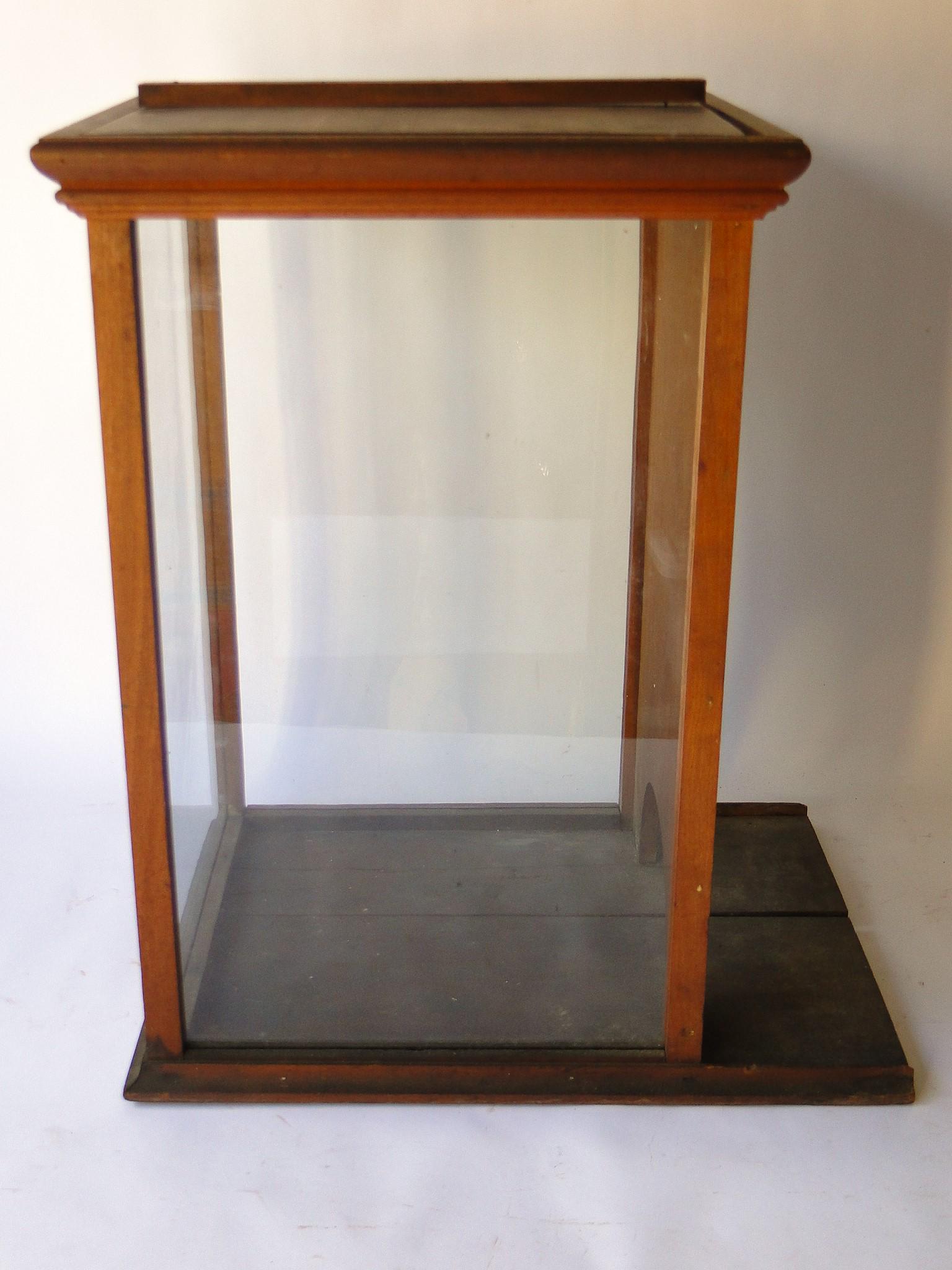 COUNTRY STORE TOWER GLASS SHOWCASE (1 of 3)