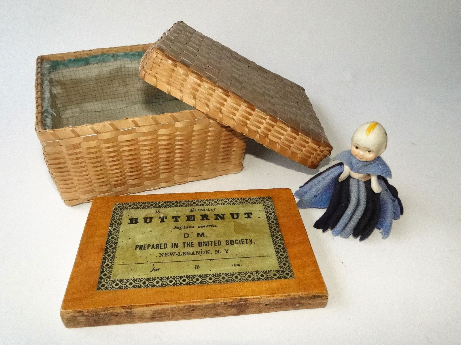 GROUPING OF SHAKER ITEMS (1 of 1)