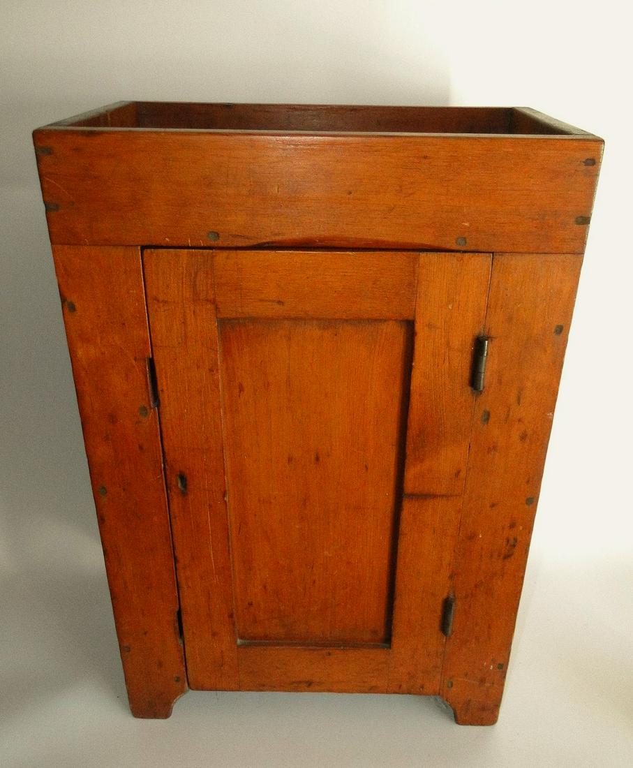 19TH C DIMINUTIVE DRY SINK (1 of 4)
