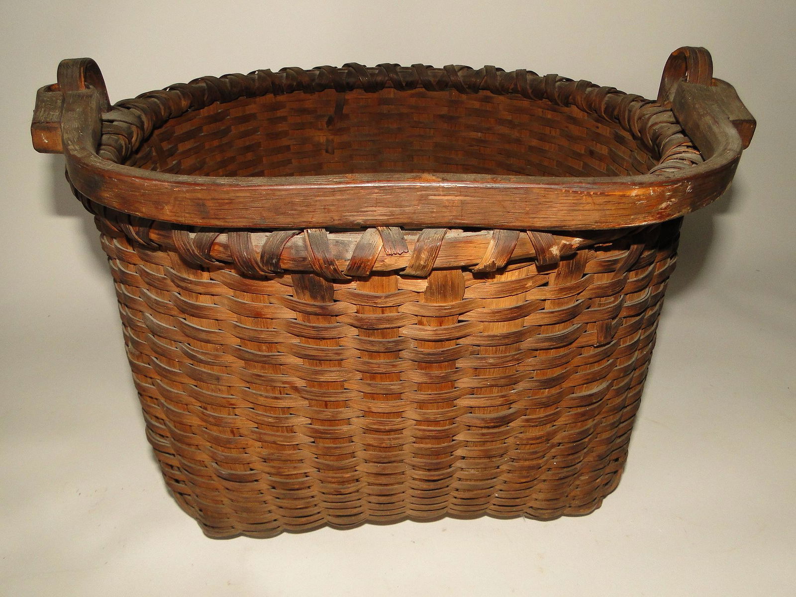 19TH C HANDLED SPLINT BASKET (1 of 4)
