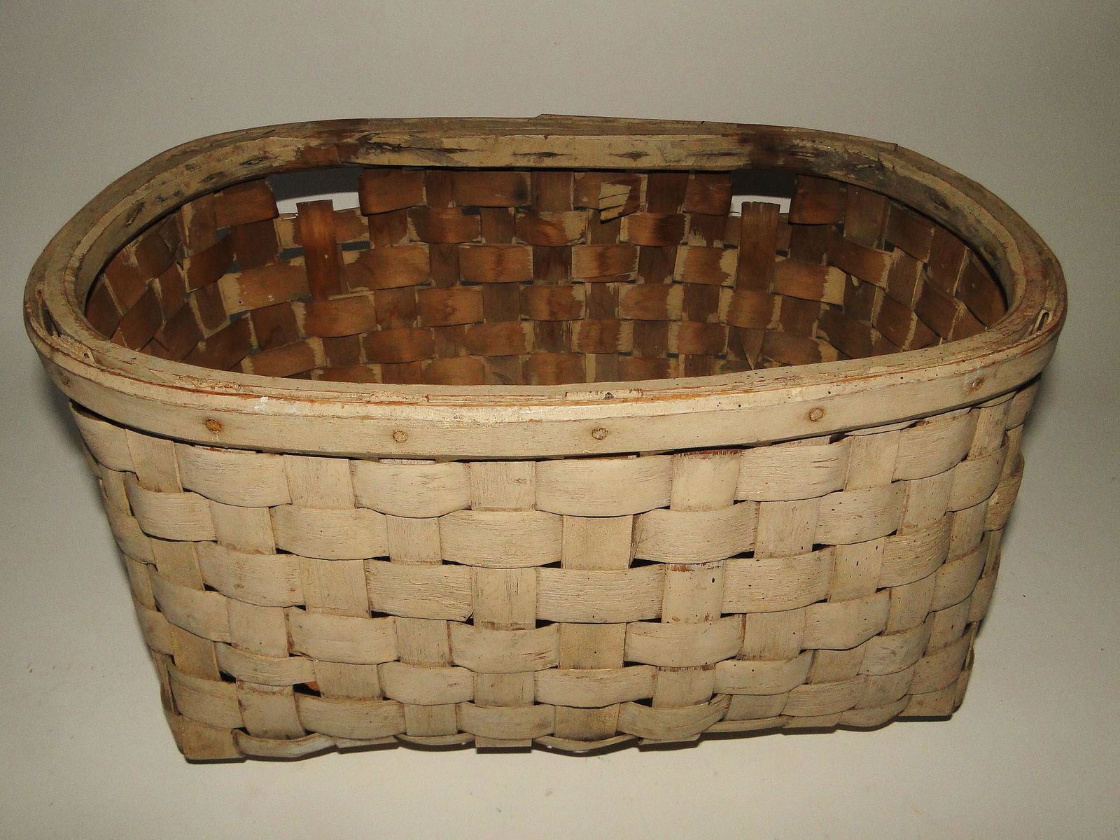 WHITE PAINTED BICYCLE BASKET (1 of 5)