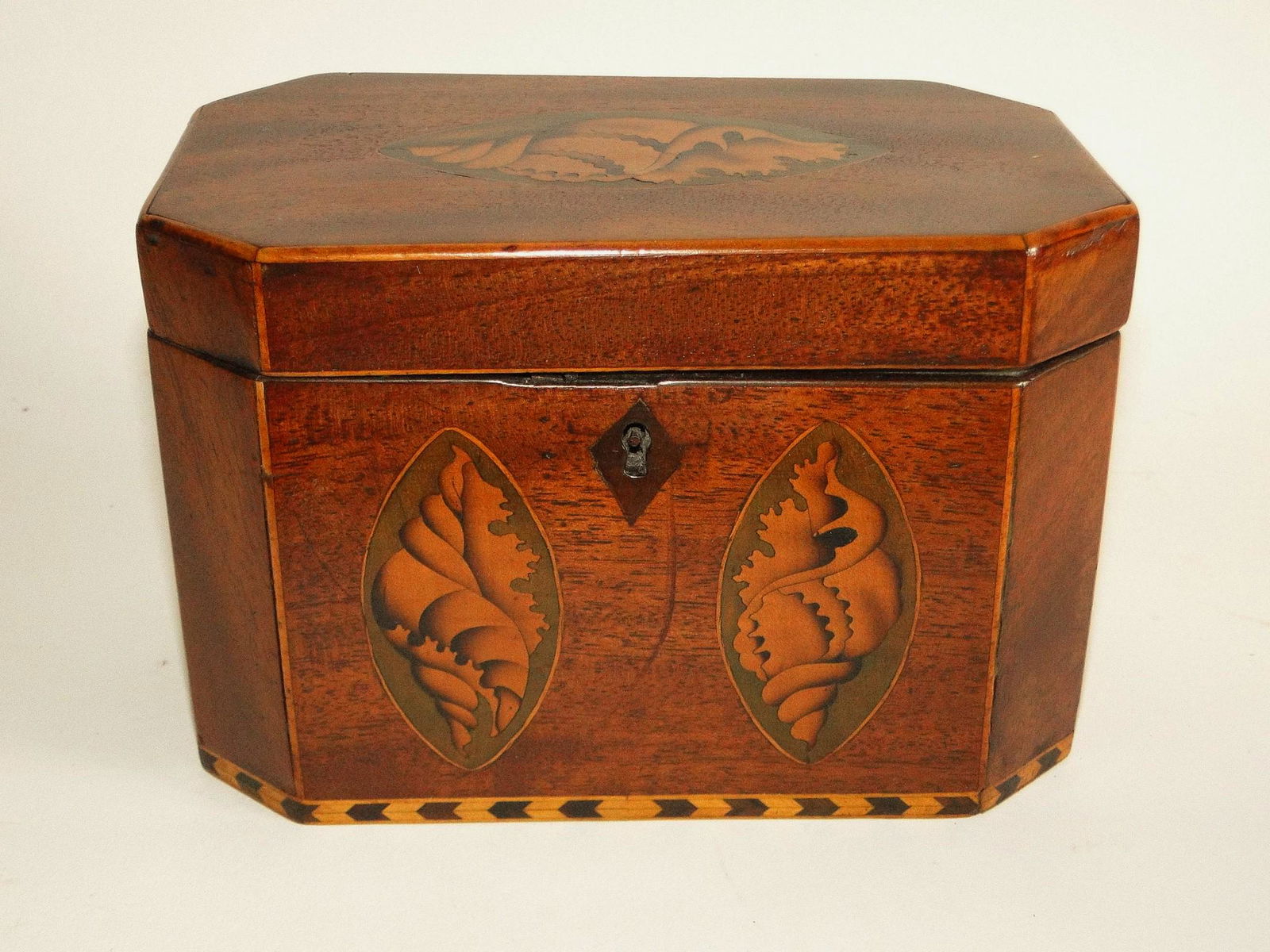 FEDERAL PERIOD OCTAGONAL SHAPED TEA CADDY (1 of 7)