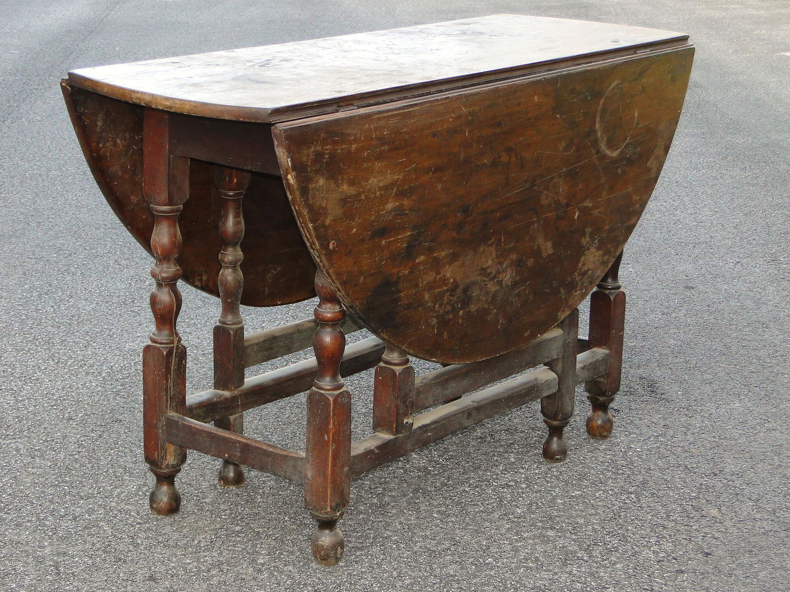 EARLY 18TH C BOSTON, MA. GATELEG TABLE (1 of 11)