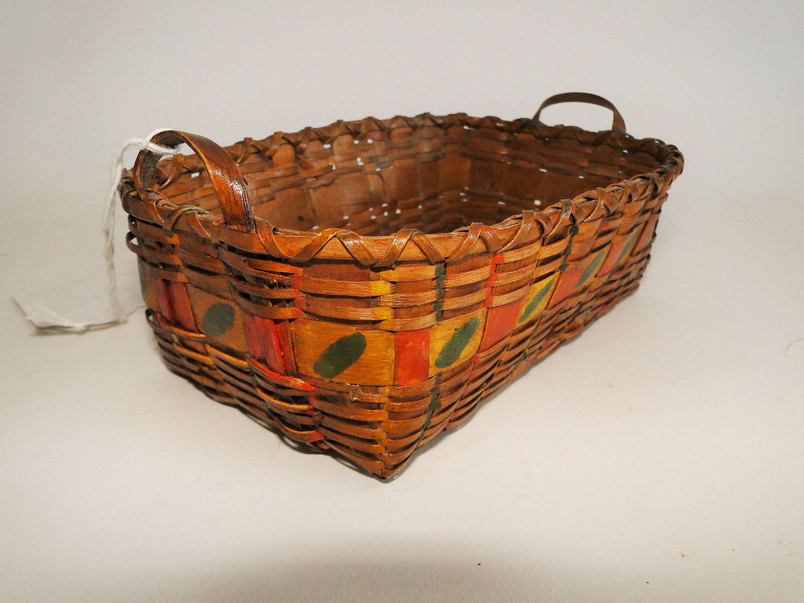 RARE SMALL SIZE NATIVE AMERICAN MINIATURE BASKET (1 of 5)