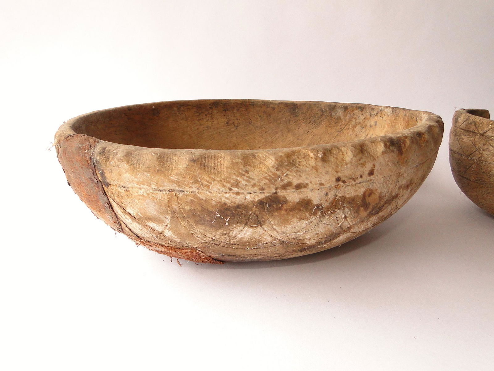 TWO EARLY WOODEN BURL BOWLS (1 of 3)
