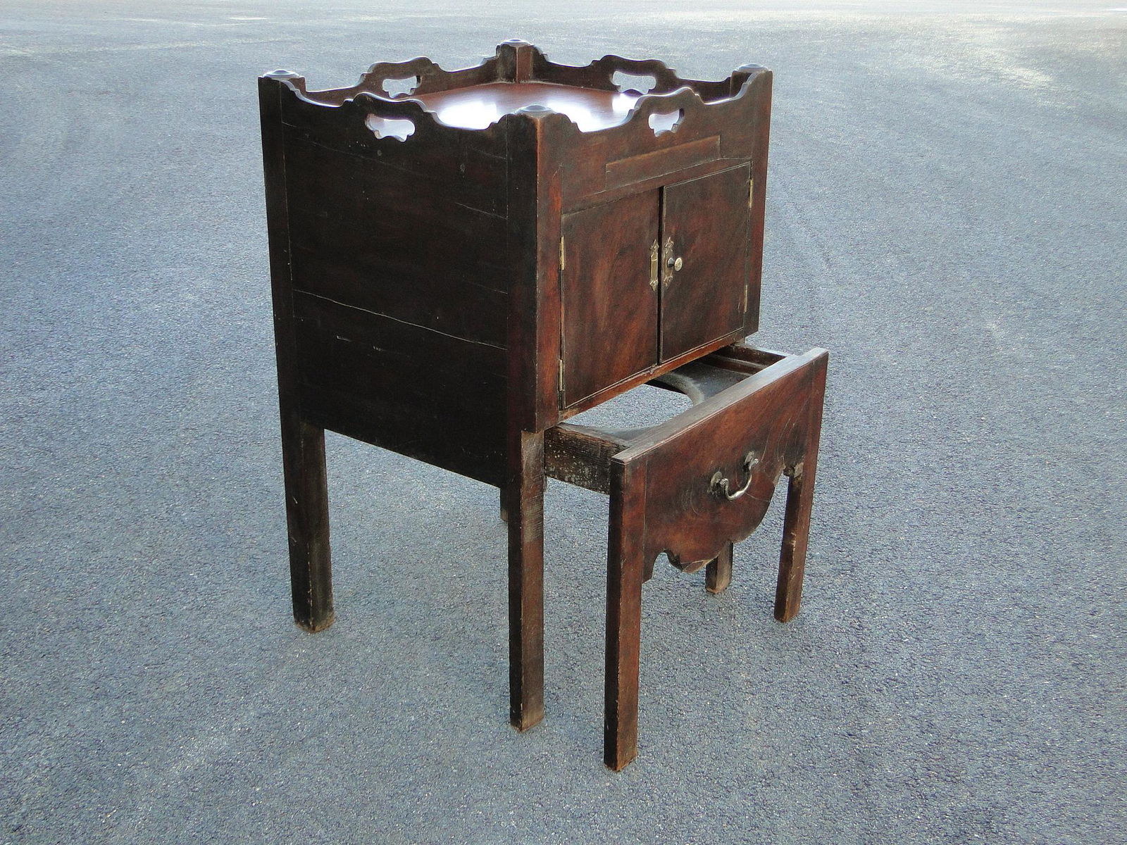 18TH C MAHOGANY COMMODE STAND WITH DOORS (1 of 3)