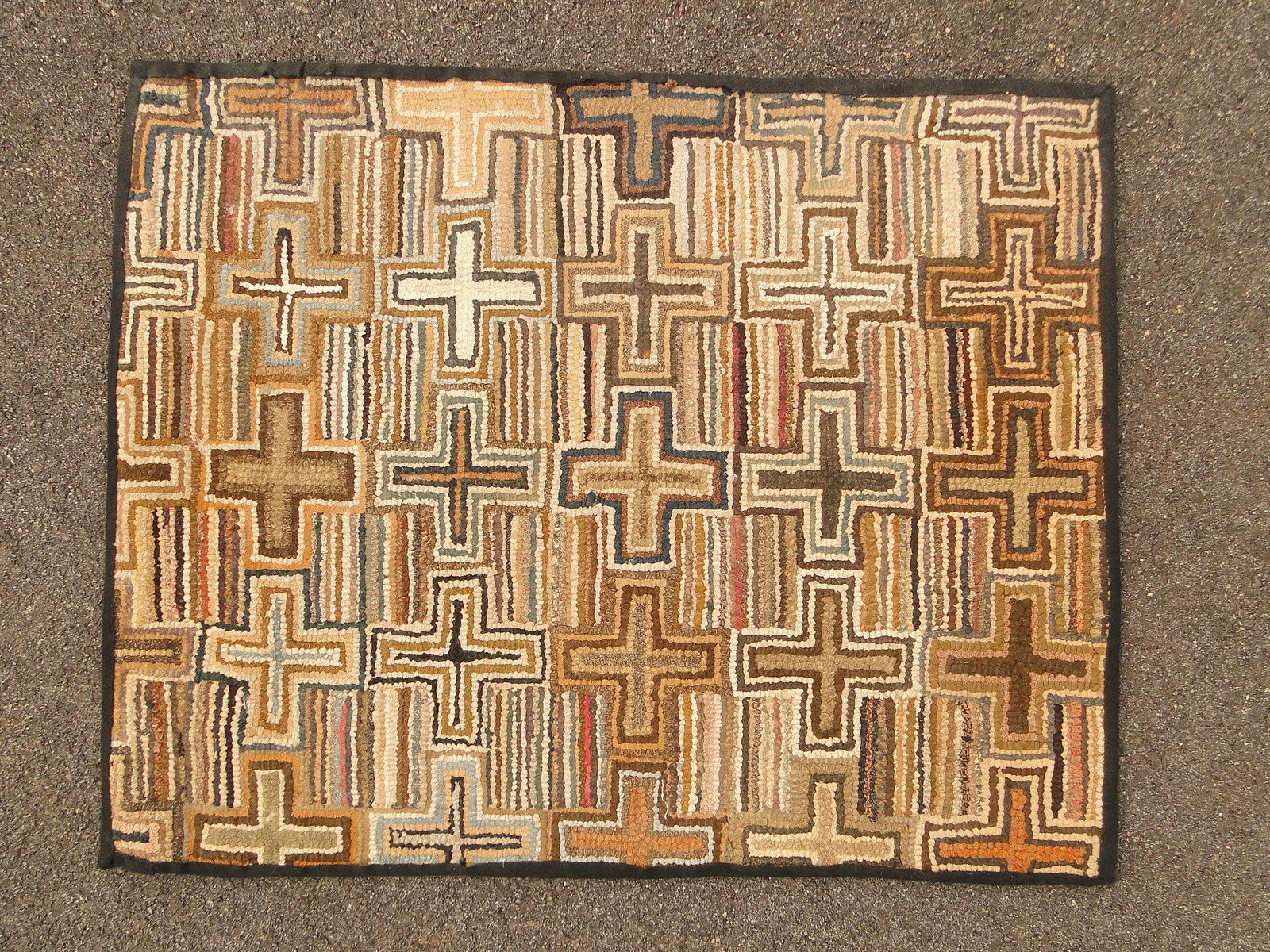 SMALL GEOMETRIC HOOKED RUG (1 of 1)
