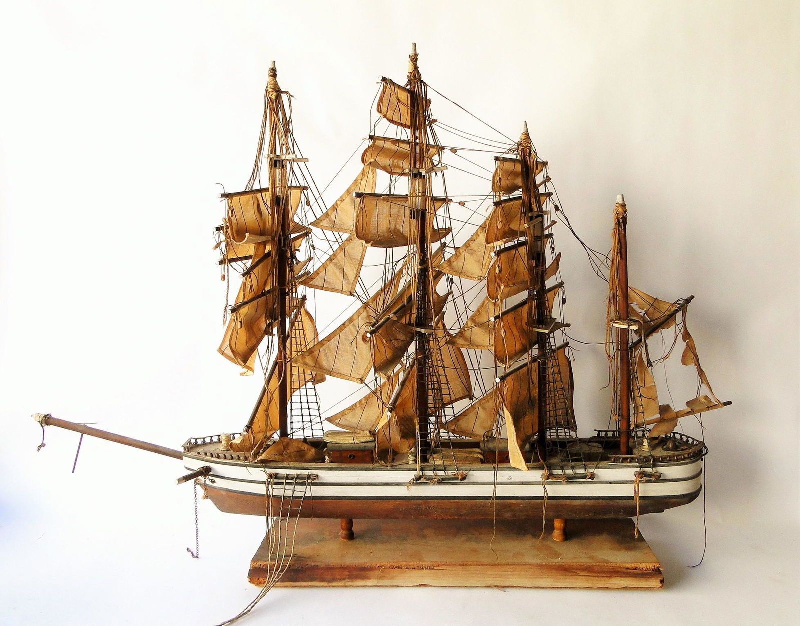 LOT OF TWO WOODEN SAILING SHIPS (1 of 4)