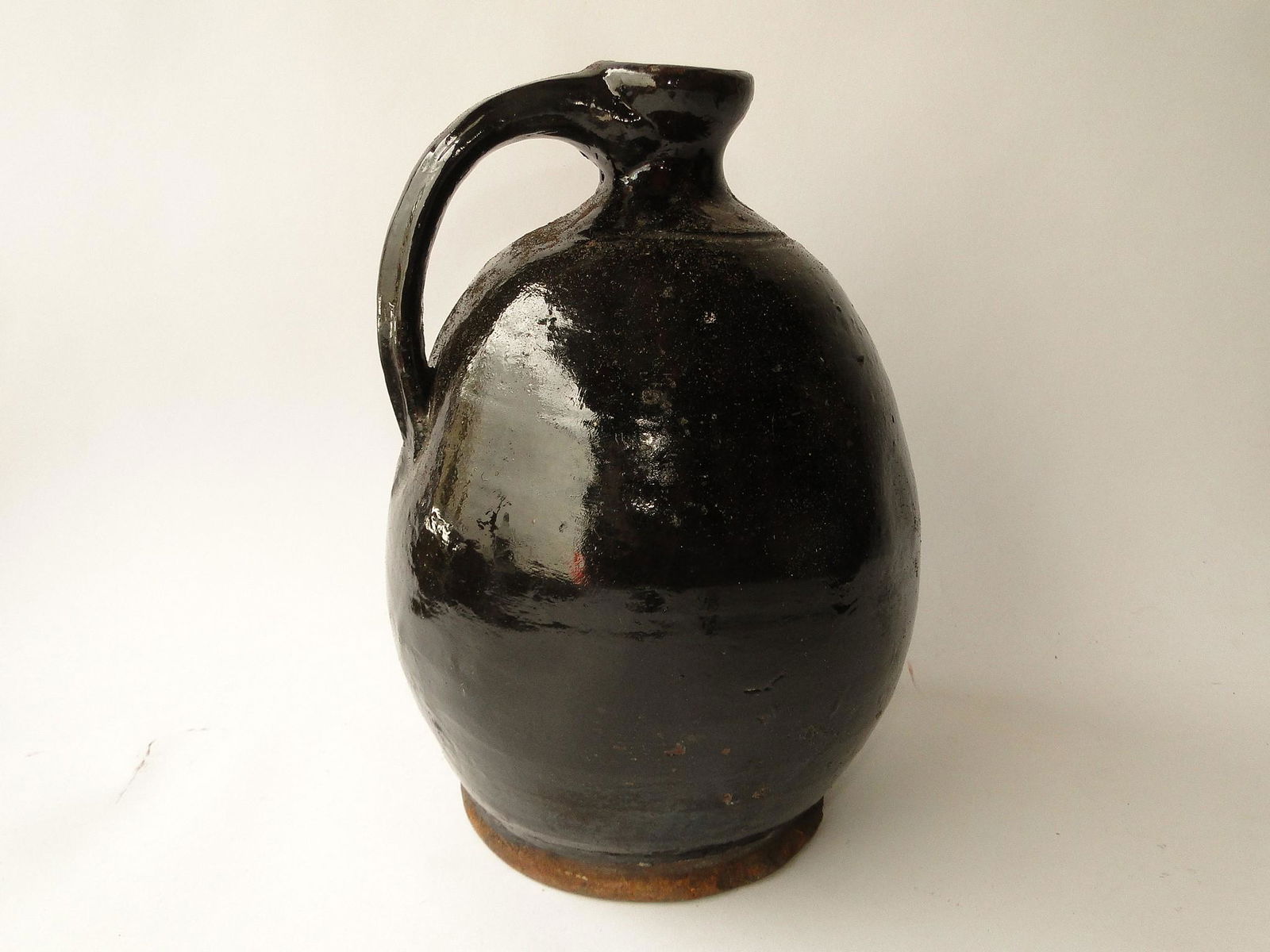 18TH C JACKFIELD GLAZED AMERICAN REDWARE JUG (1 of 3)