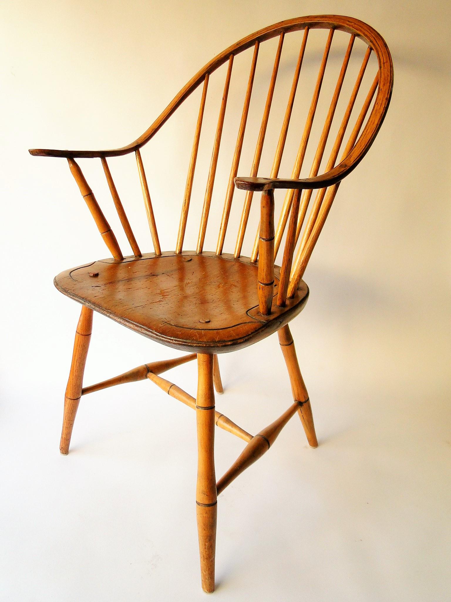 AMERICAN CONTINUOUS ARM WINDSOR ARM CHAIR (1 of 3)