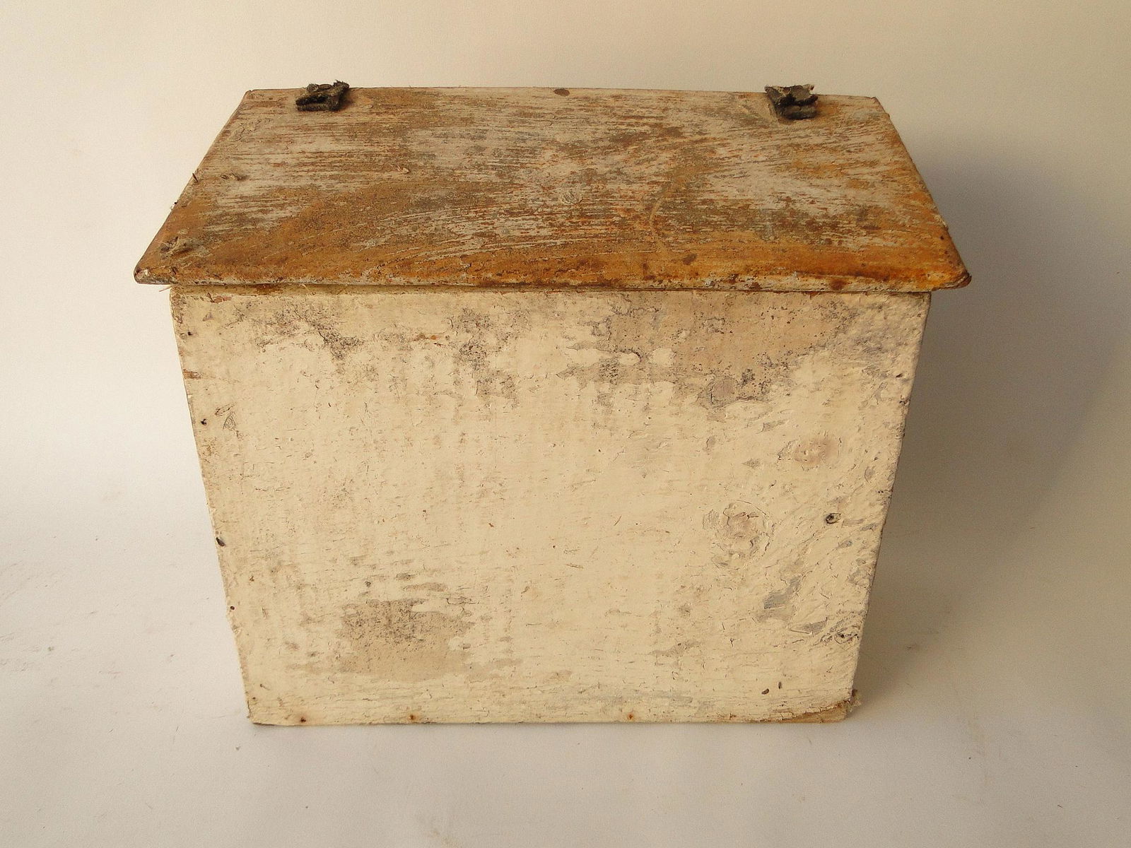 PRIMITIVE PAINTED BOX (1 of 3)