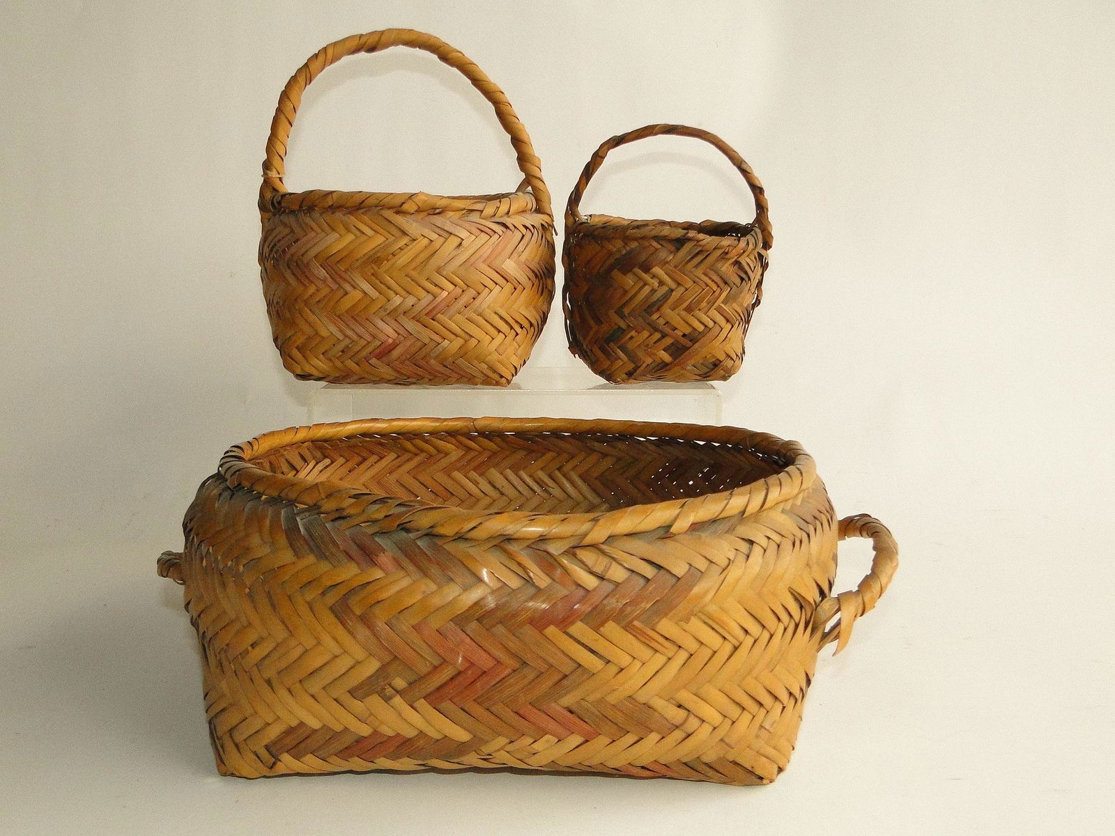 GROUPING OF THREE DECORATED CHEROKEE BASKETS (1 of 3)