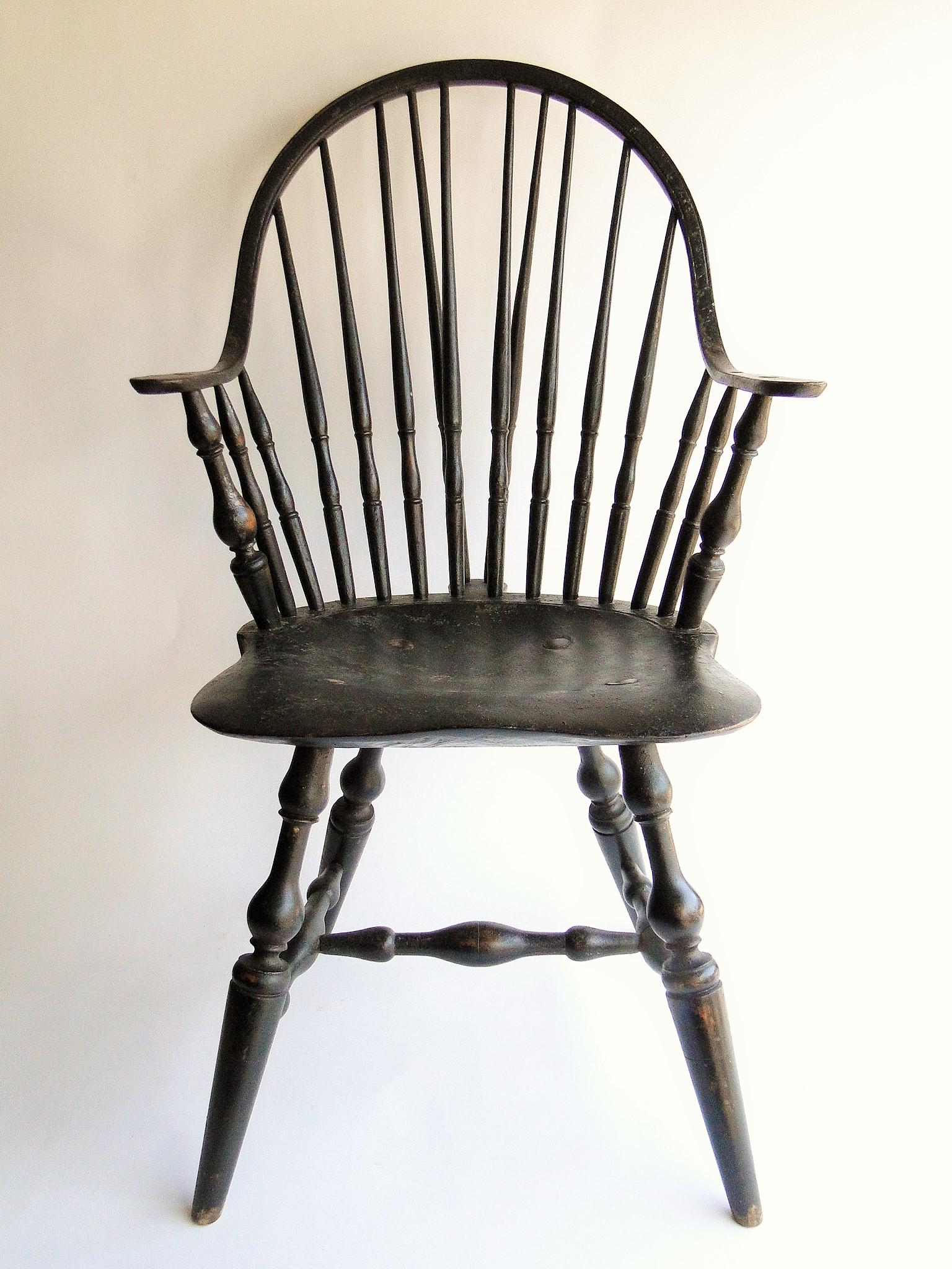 18TH C CONTINOUS ARM WINDSOR ARMCHAIR (1 of 8)