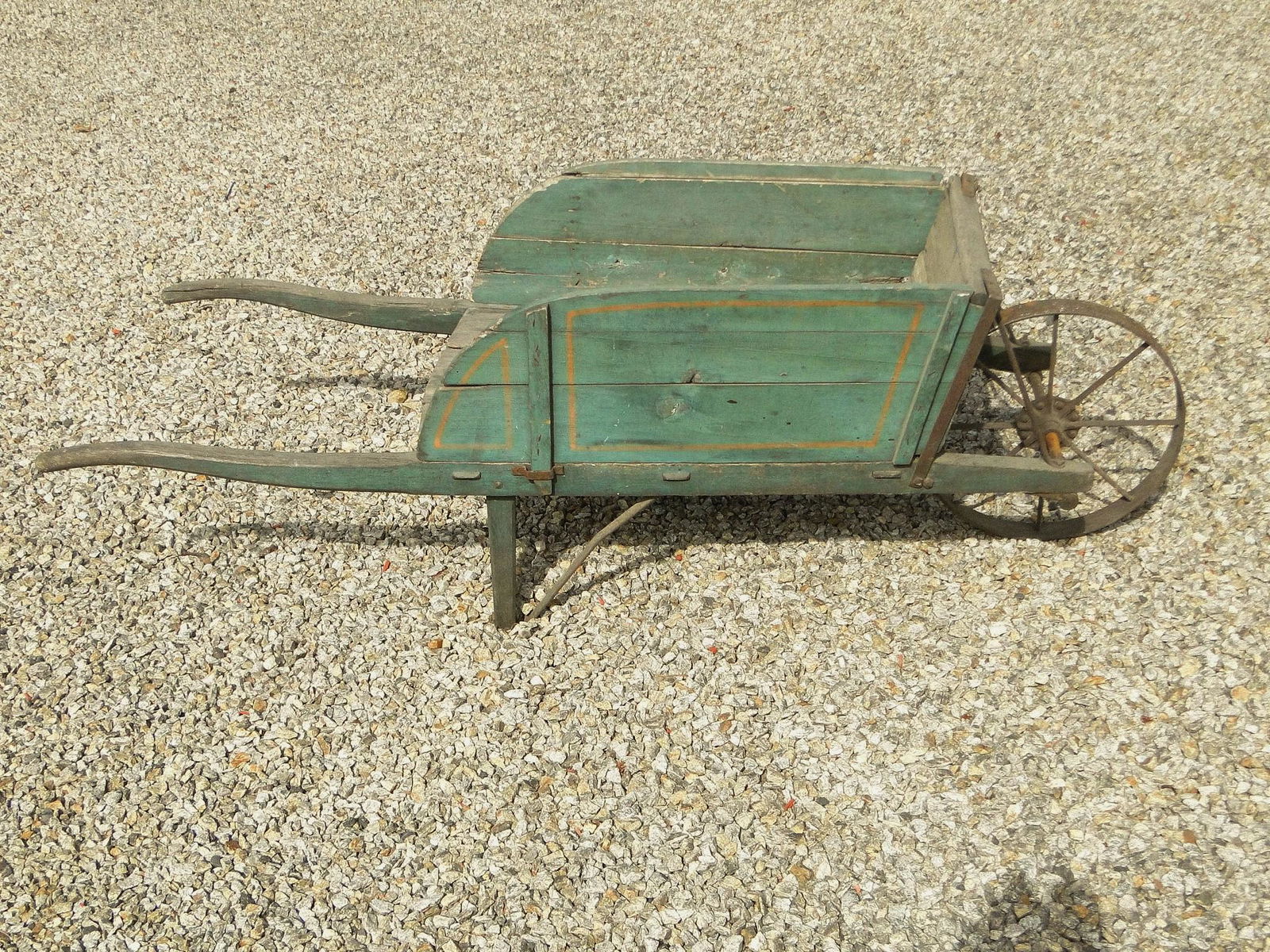 PRIMITIVE PAINTED COUNTRY WHEELBARROW (1 of 3)