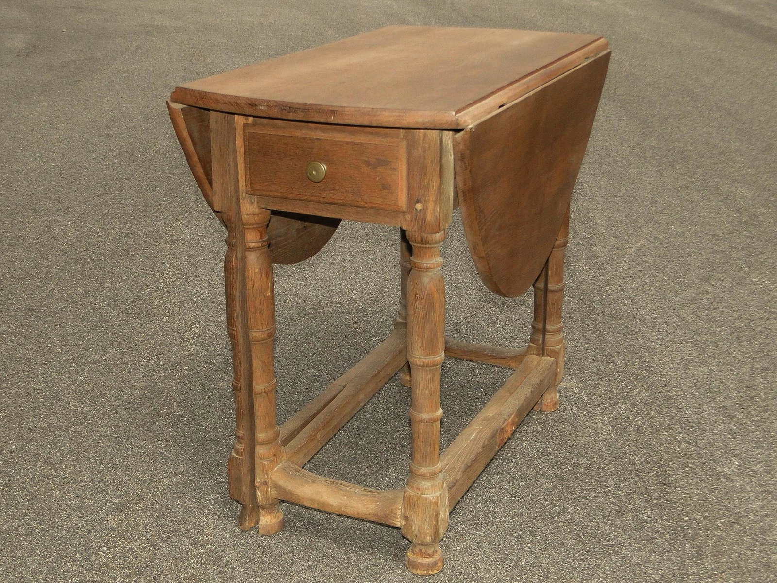 EARLY 18TH C WILLIAM AND MARY GATELEG TABLE (1 of 7)
