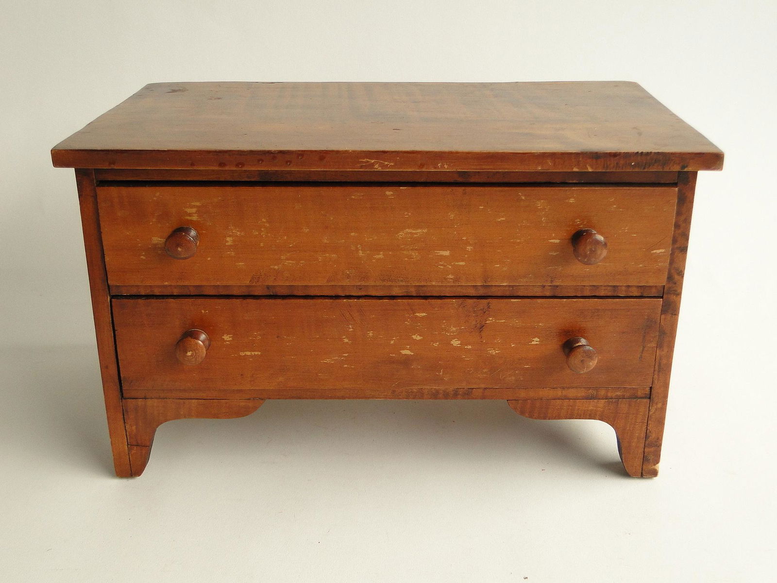 LATE 19TH C ENFIELD CT. SHAKER TABLE CHEST (1 of 5)