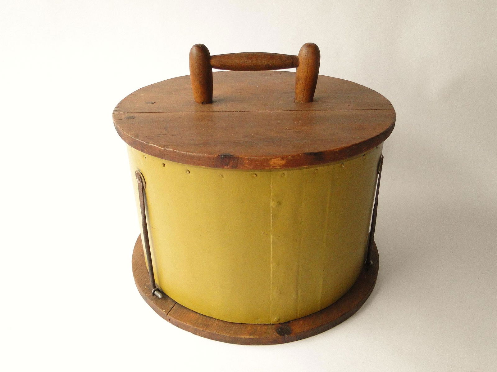 VINTAGE TWO PIECE CAKE CARRIER (1 of 3)