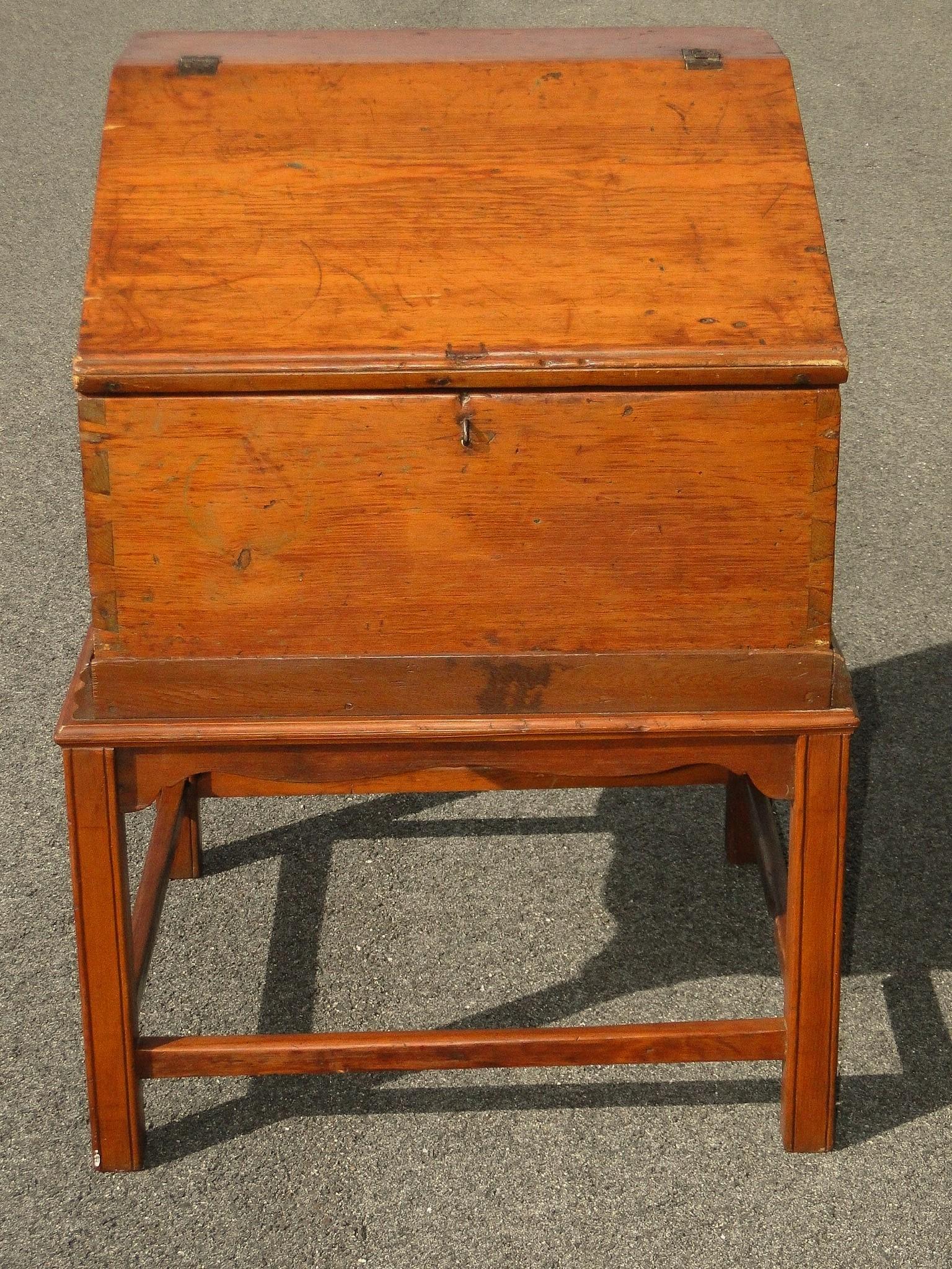 PRIMITIVE COUNTRY DESK ON STAND (1 of 7)