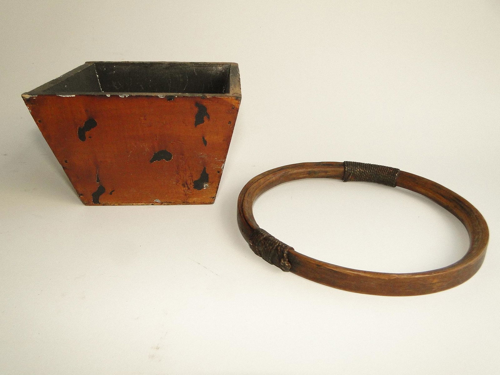 DECORATED OPEN BOX, SAILOR MADE SAIL TIE DOWN (1 of 2)