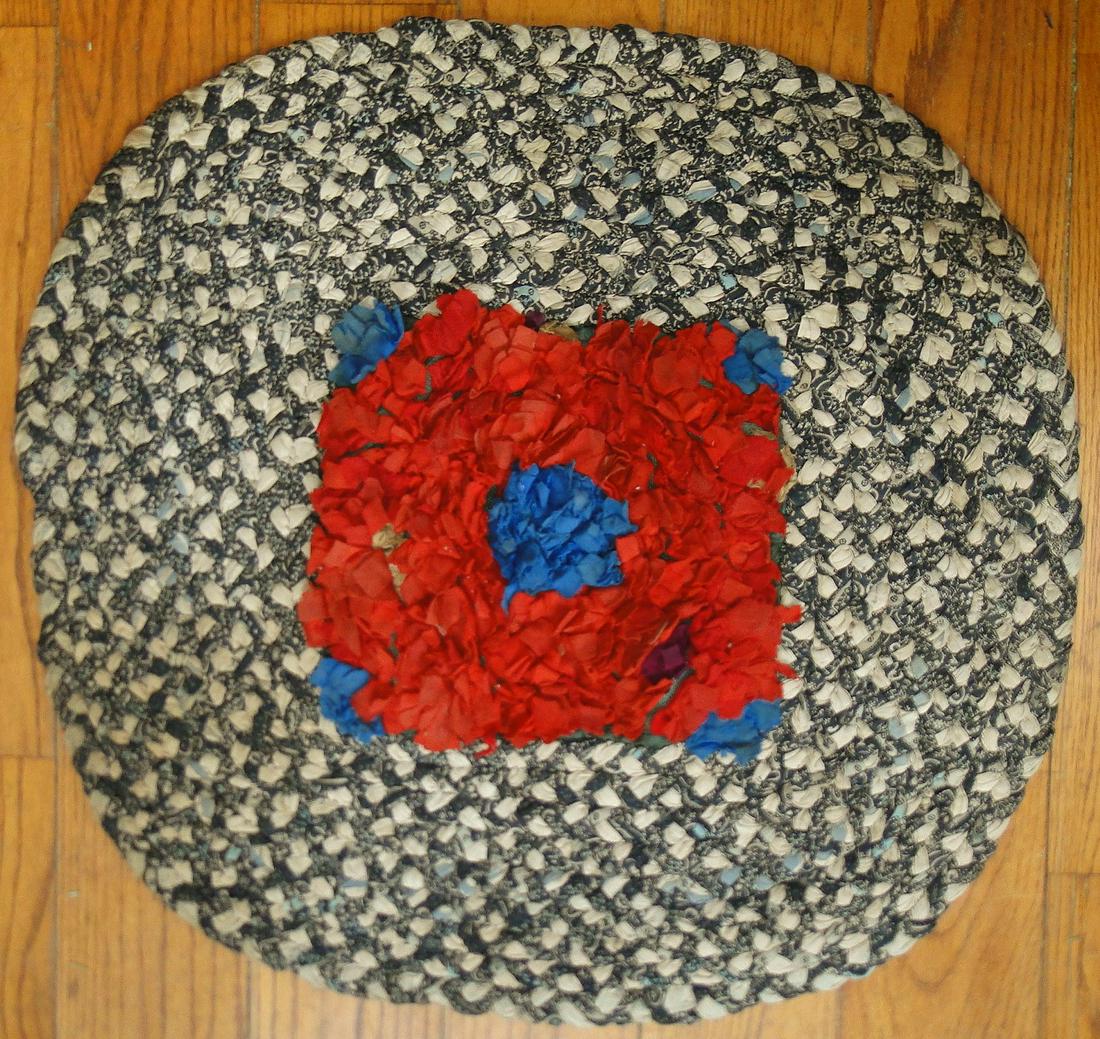 COUNTRY PRIMITIVE BRAIDED RUG WITH SHAKER INSPIRED INSERT (1 of 4)