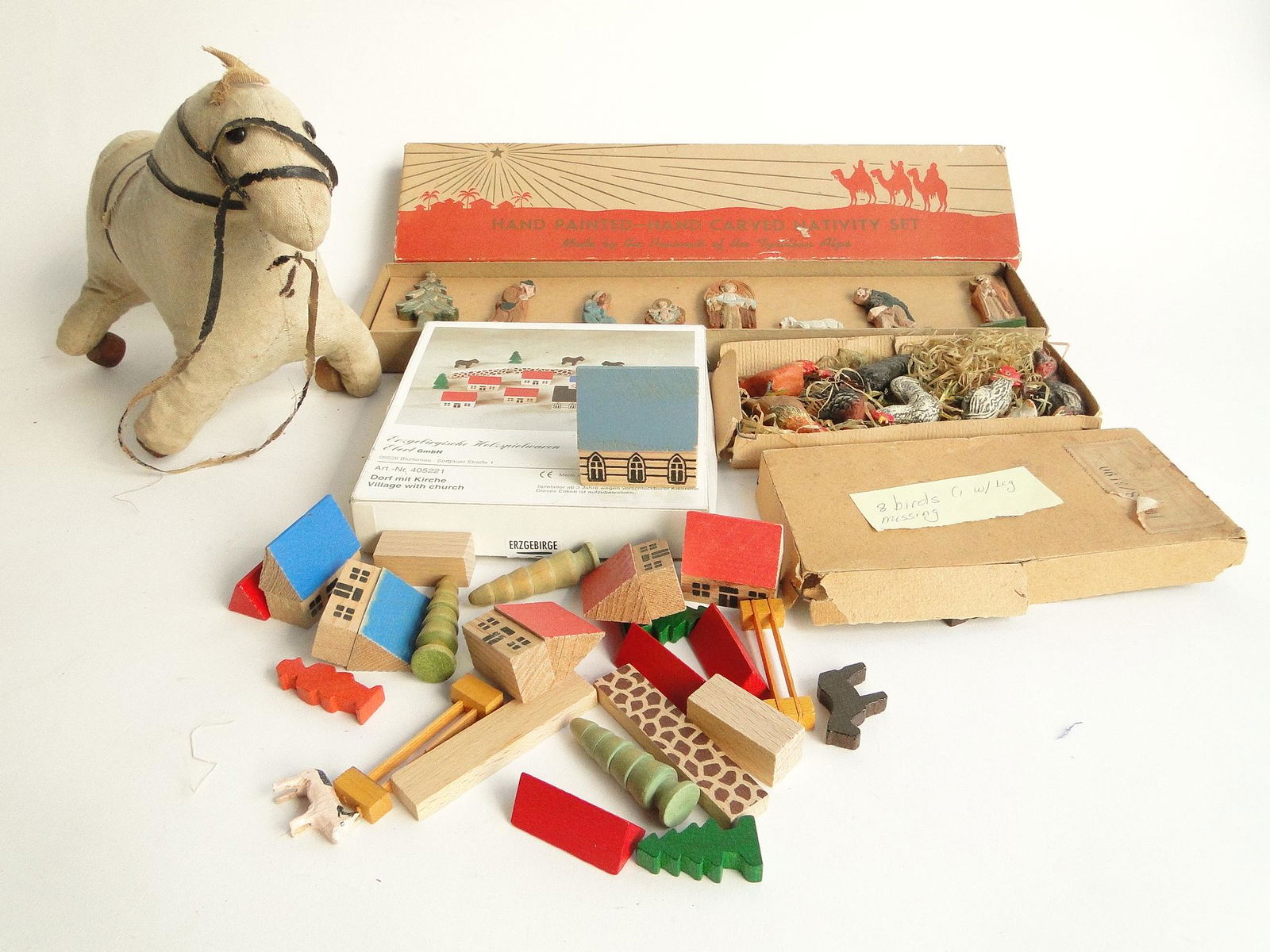 GROUPING OF SMALL TOYS (1 of 5)