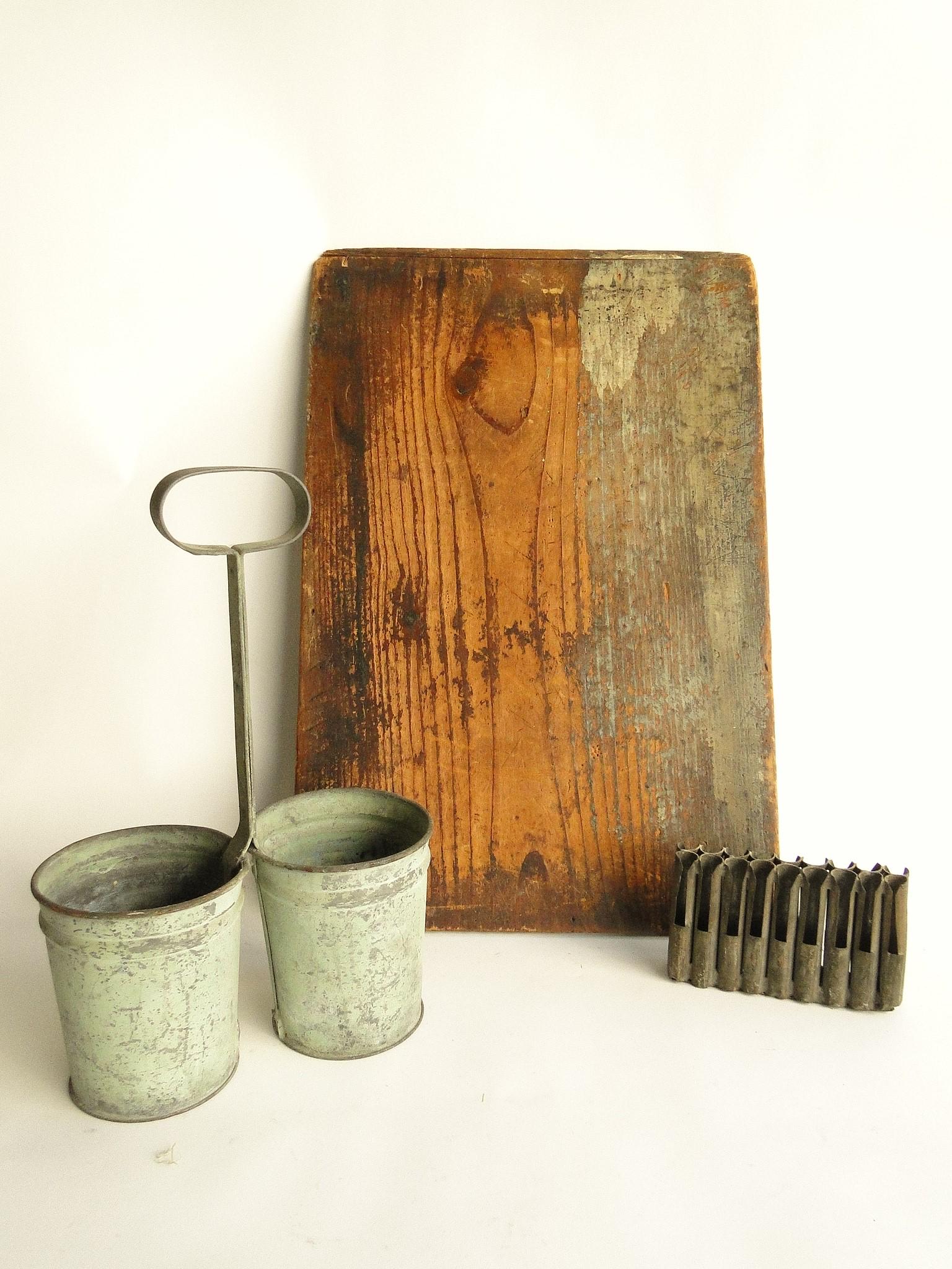 PAINTED BREADBOARD, DBL PLANTER, TIN CANDLE MOLD (1 of 4)