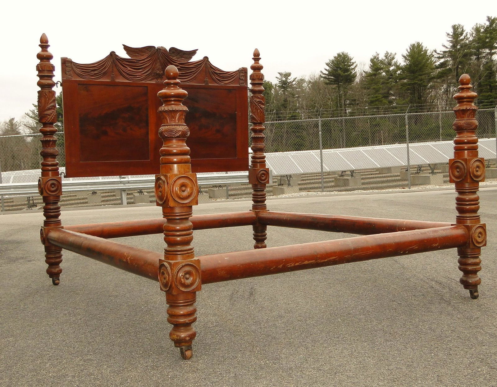 WONDERFUL CARVED AMERICAN EAGLE BED (1 of 2)