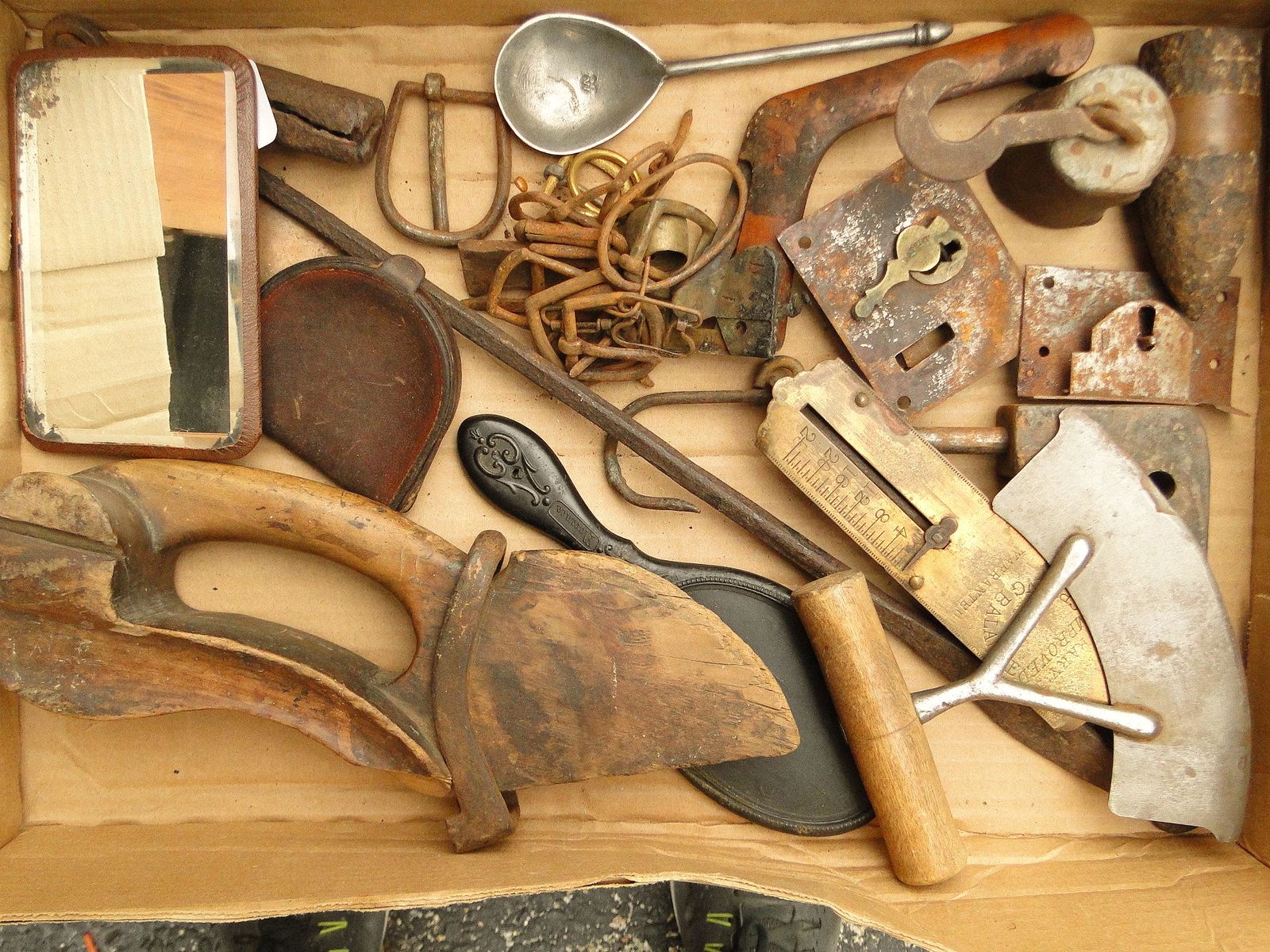 GROUPING OF SMALL ITEMS, SCALES, MIRROR, ETC. (1 of 2)