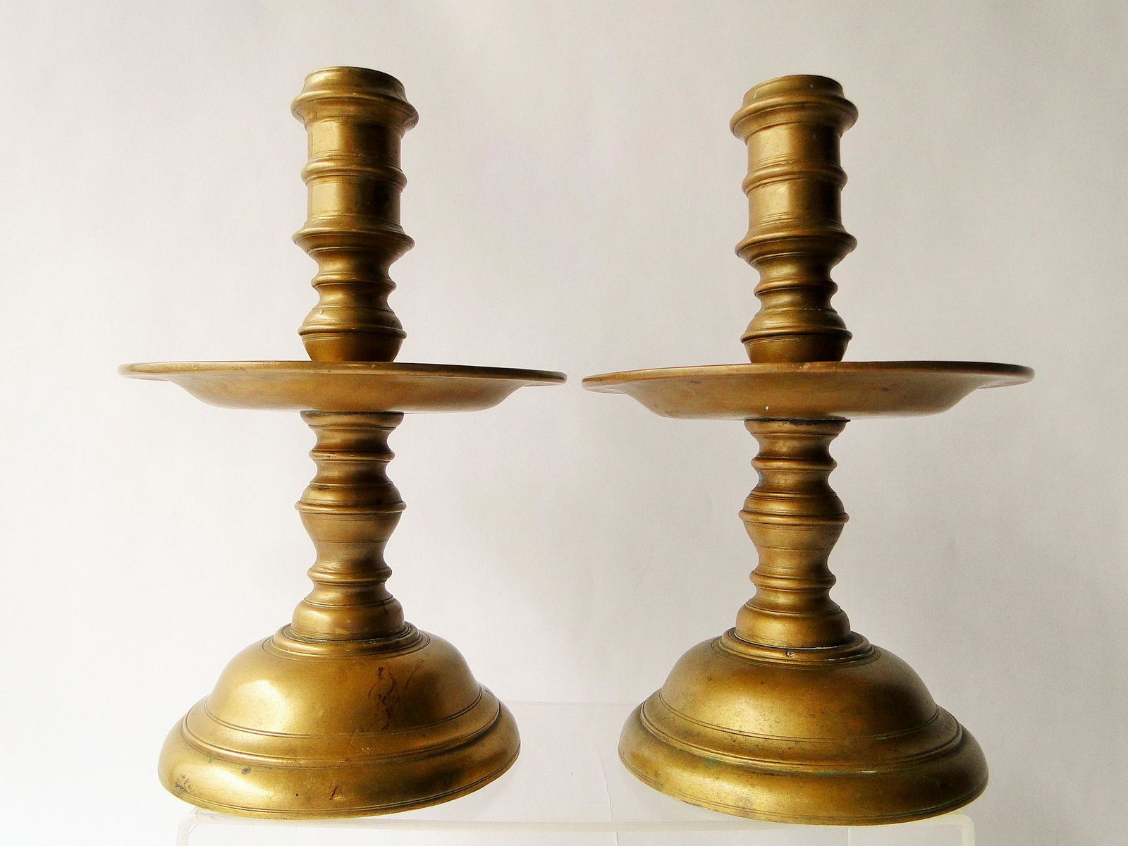 PAIR 17TH C DUTCH BRASS HEEMSKERK CANDLESTICKS (1 of 3)