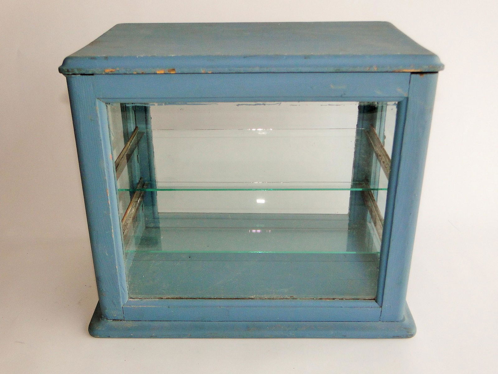VINTAGE GLASS DISPLAY CASE PAINTED BLUE (1 of 3)