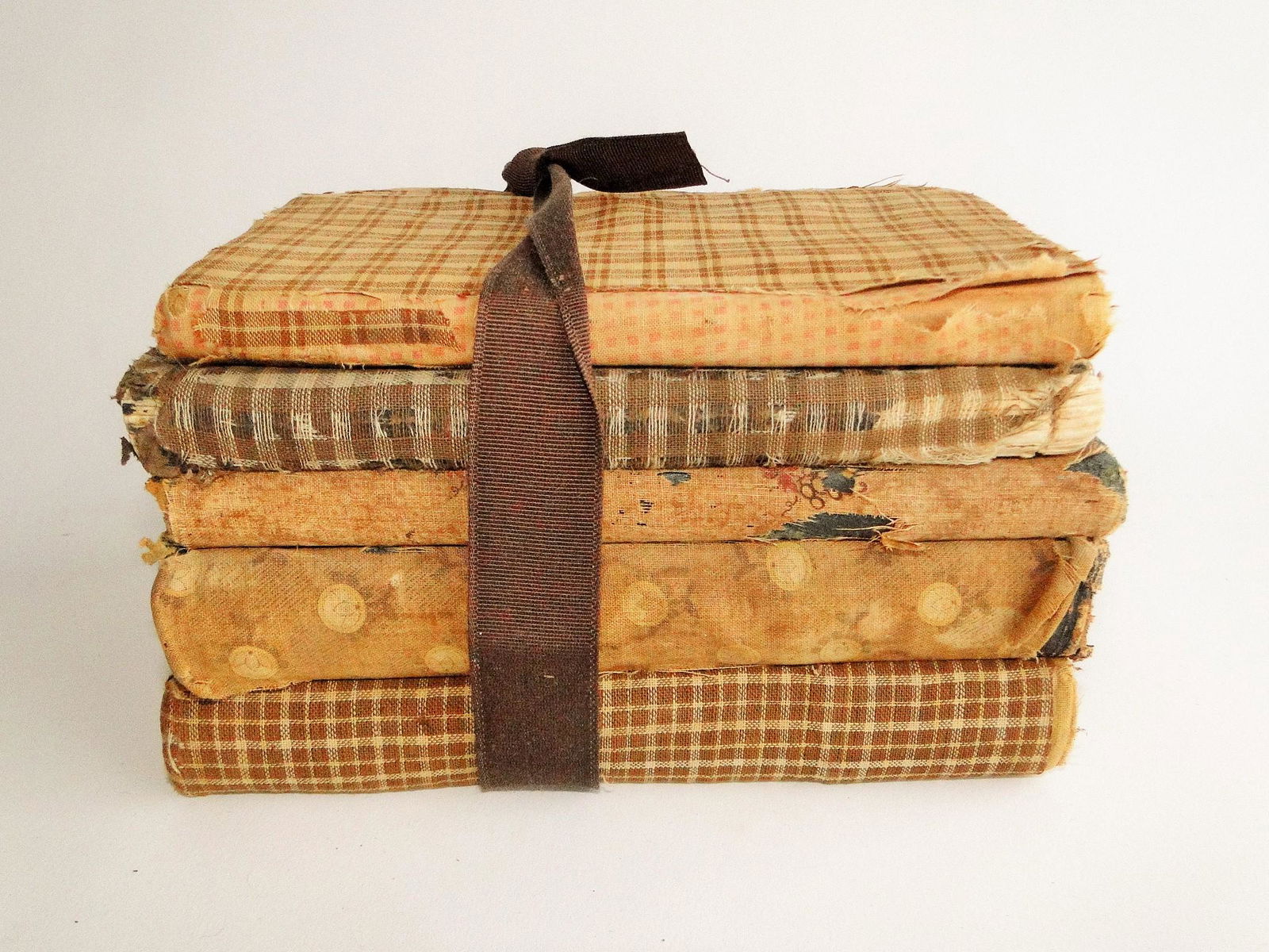 GROUPING OF FIVE CHILDREN'S BOOKS (1 of 2)