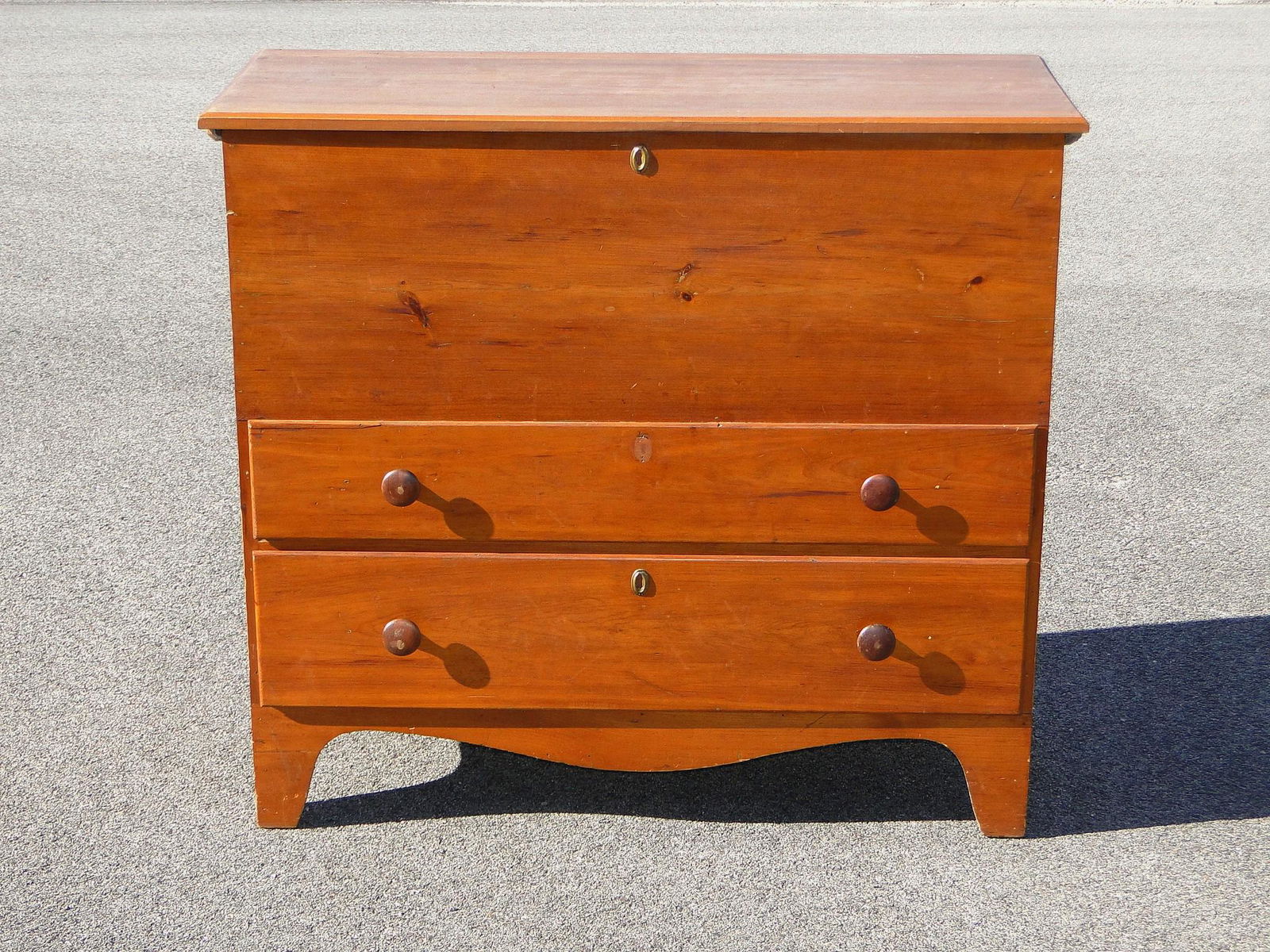 18TH C TWO DRAWER BLANKET CHEST (1 of 5)