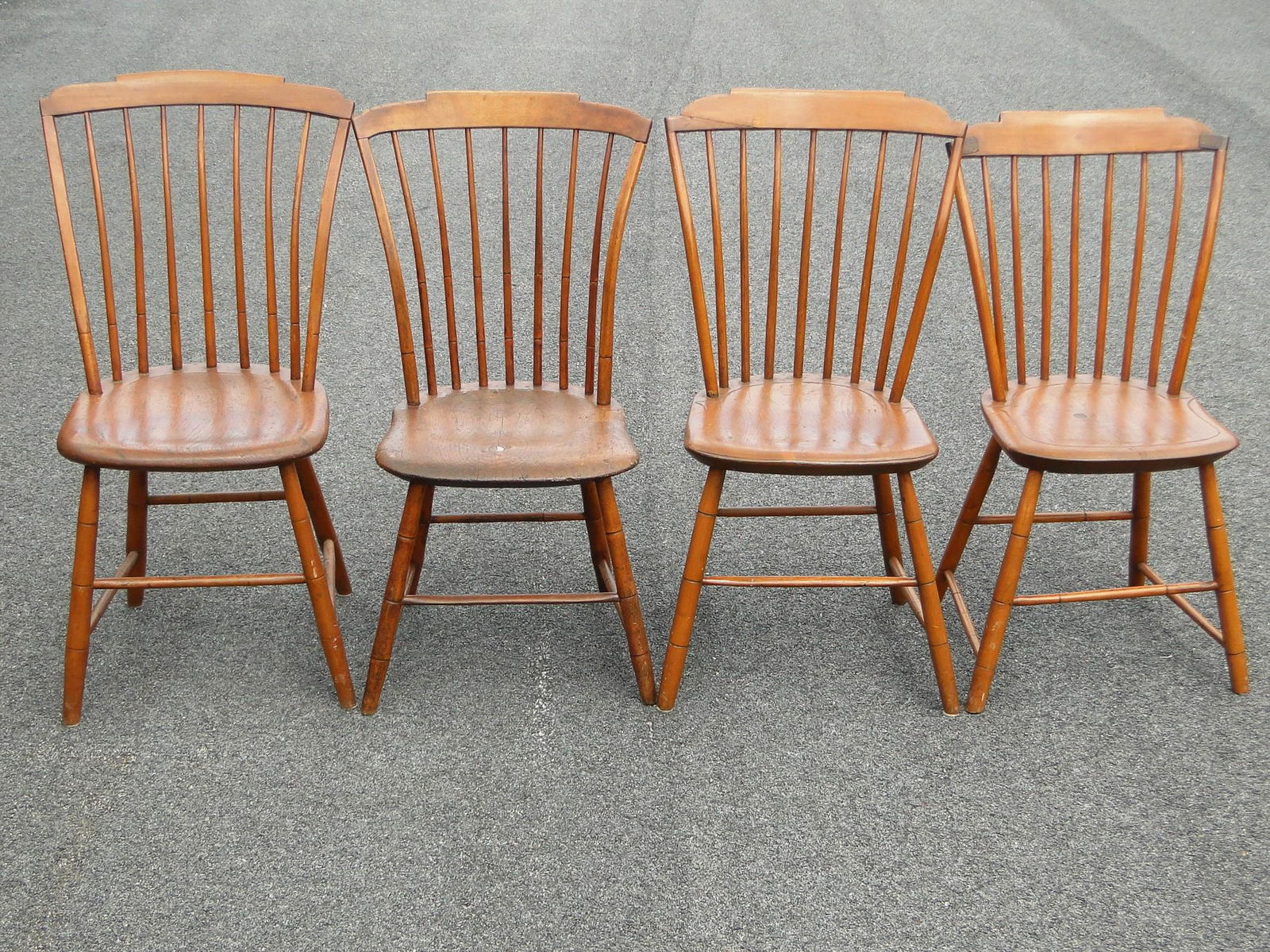 SET OF FOUR 18TH C STEPDOWN WINDSOR CHAIRS (1 of 2)