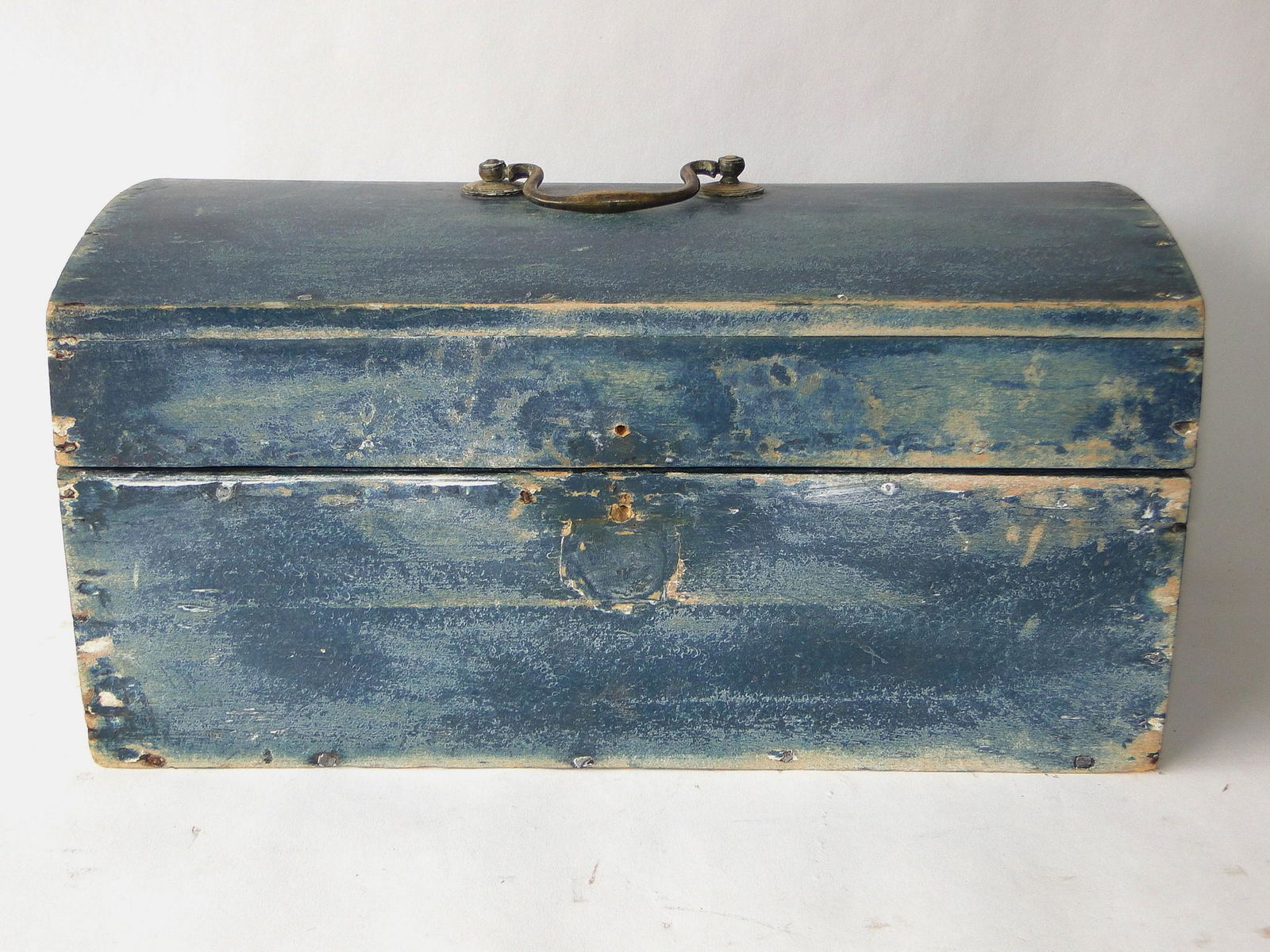 SMALL BLUE LIFT TOP CHEST (1 of 5)