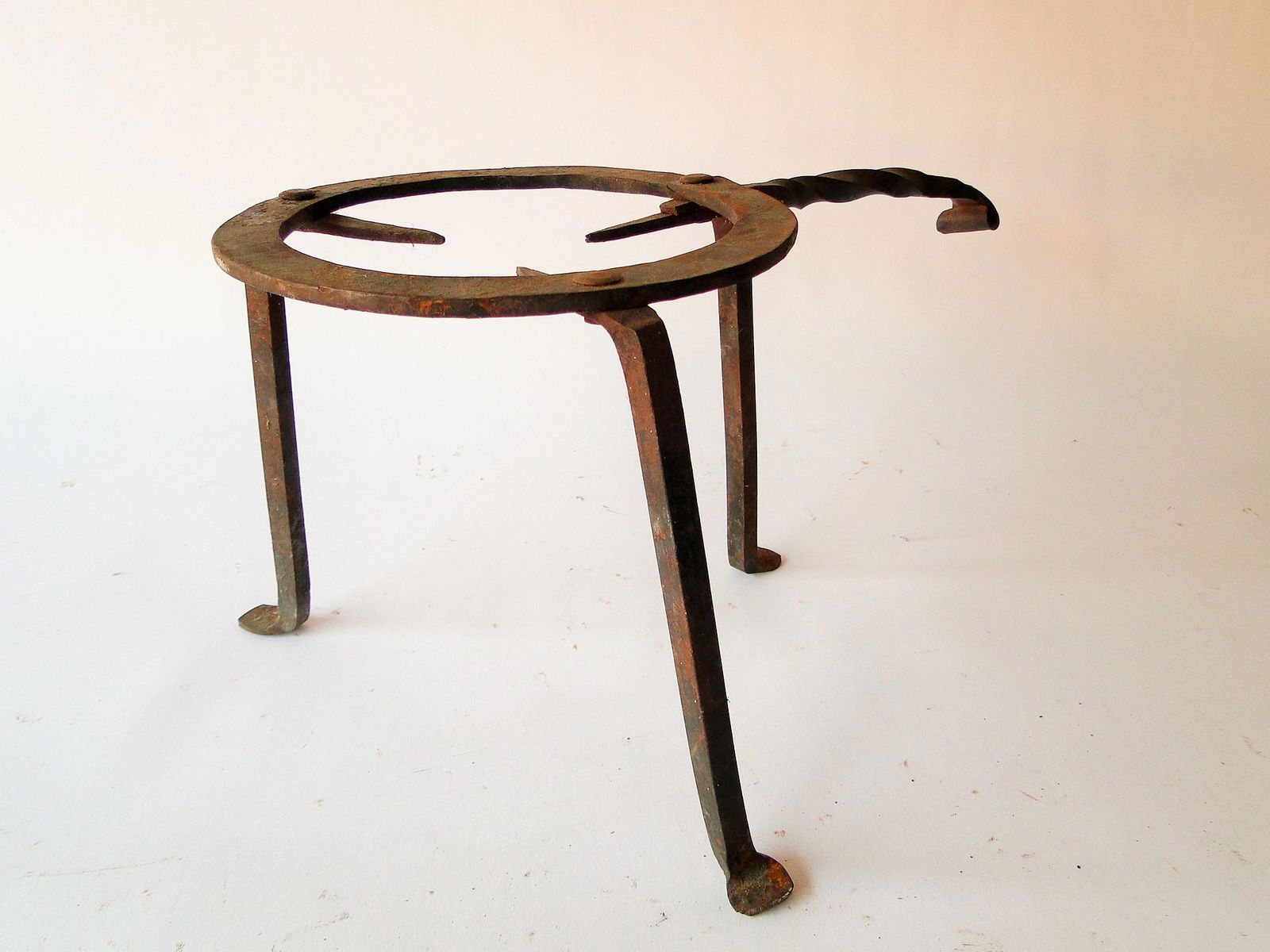 EARLY 19TH C HEARTH BROILER / TRIVET (1 of 4)