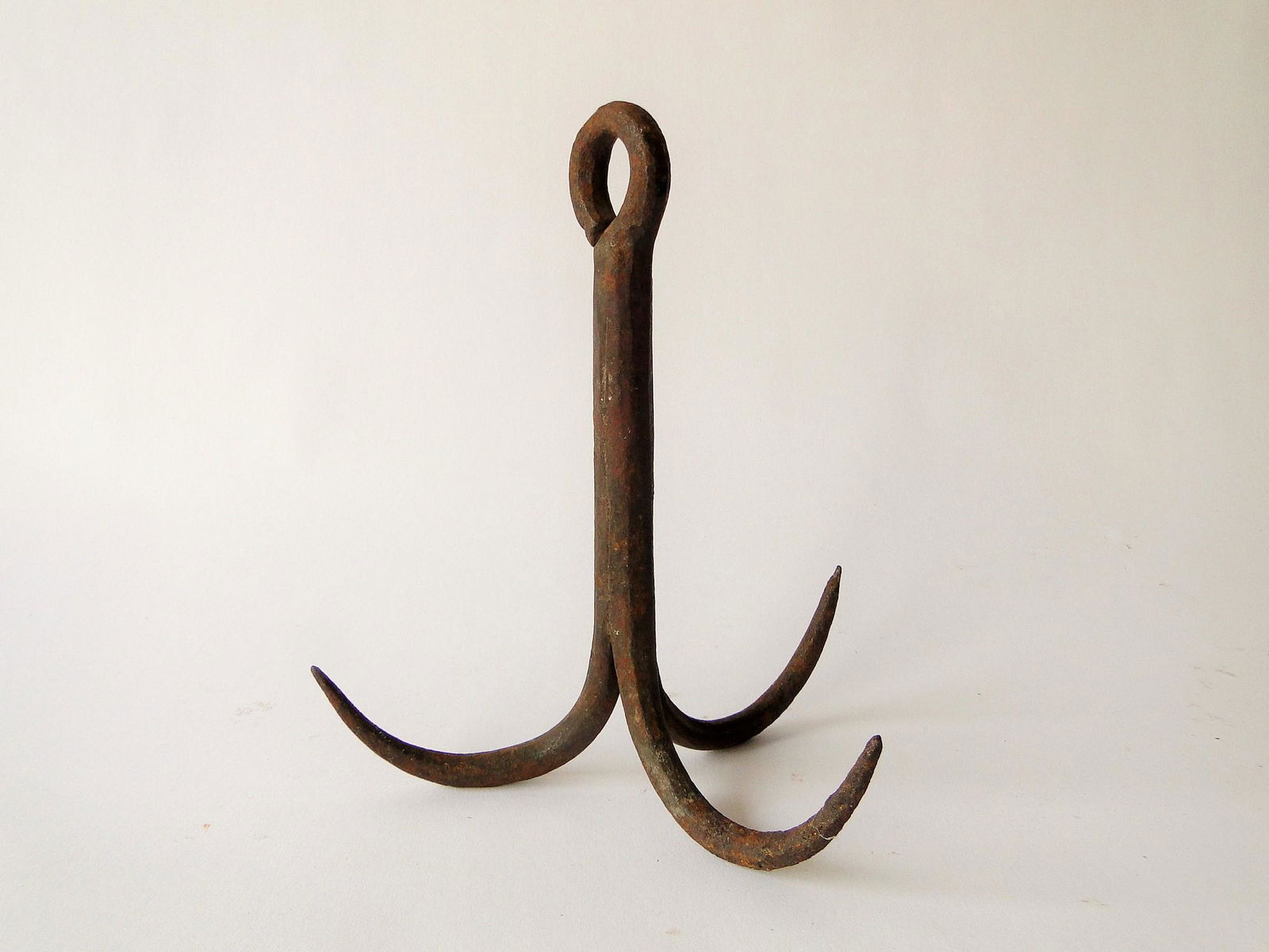 18TH C IRON HEARTH HANGER WITH THREE HOOKS (1 of 1)