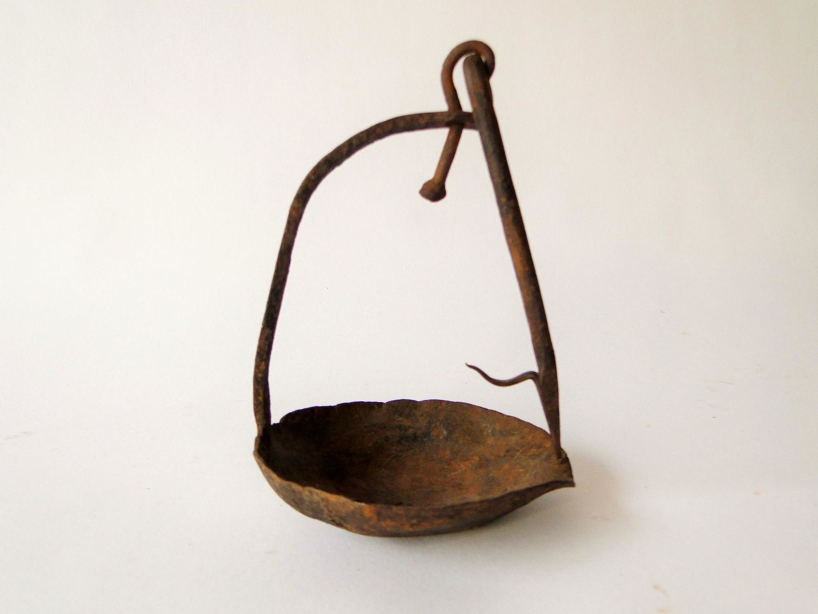 19TH C FAT LAMP W/ HANGING HOOK. (1 of 3)