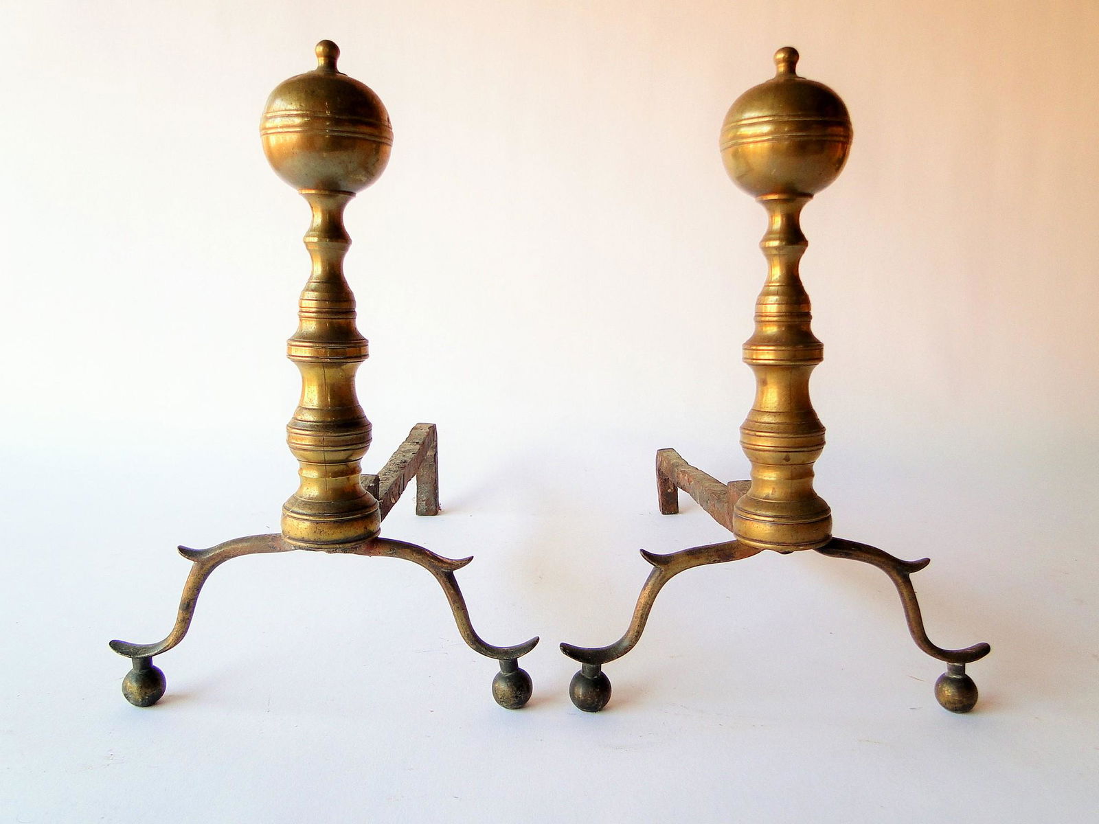 18TH C PAIR OF CHIPPENDALE BRASS ANDIRONS (1 of 3)