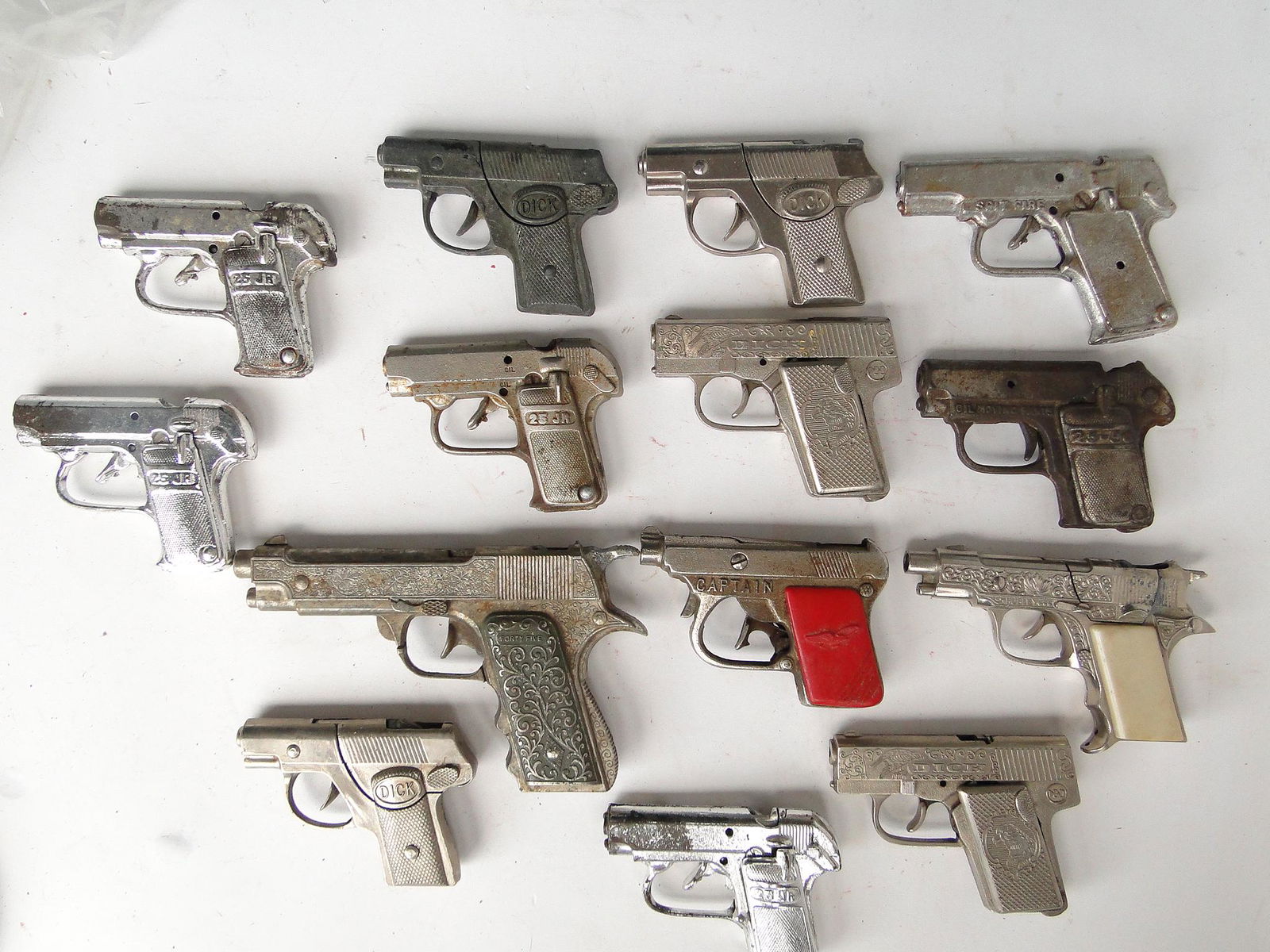 GROUPING OF VINTAGE CAP GUNS (1 of 2)