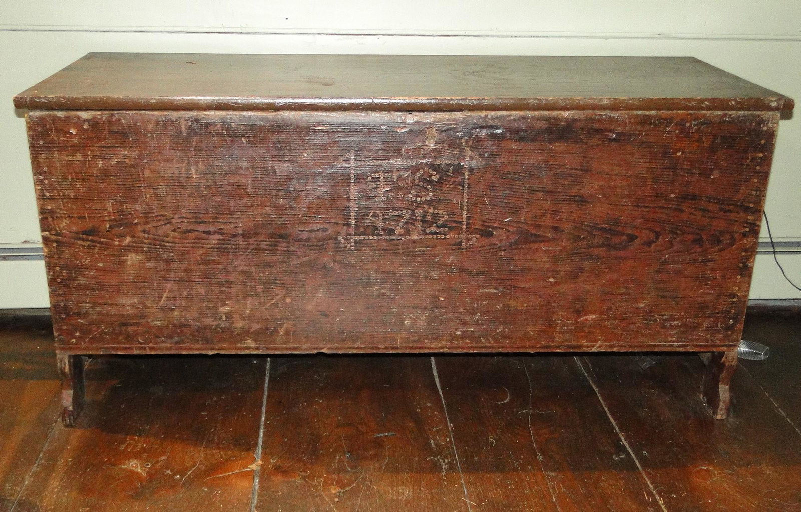 EARLY 18TH C DECORATED BLANKET CHEST (1 of 7)