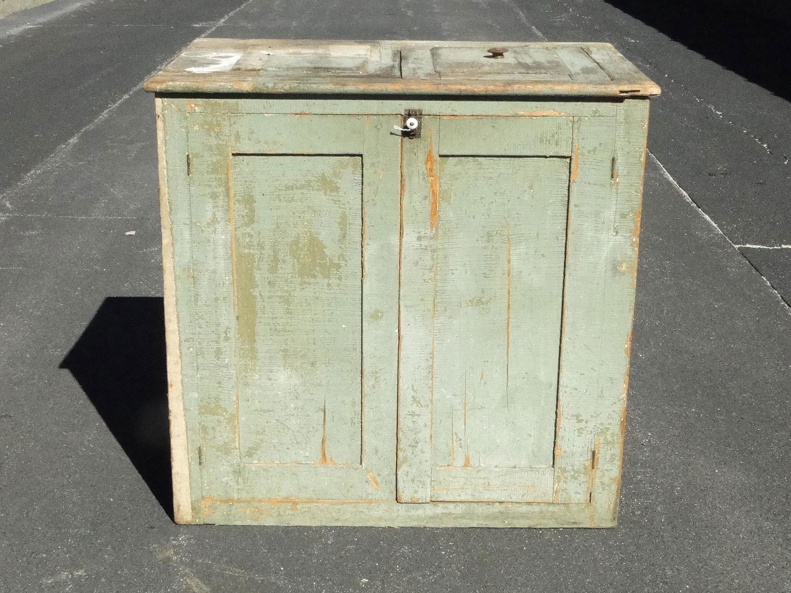 PAINTED ICE CHEST FROM LOCAL CREAMERY (1 of 8)