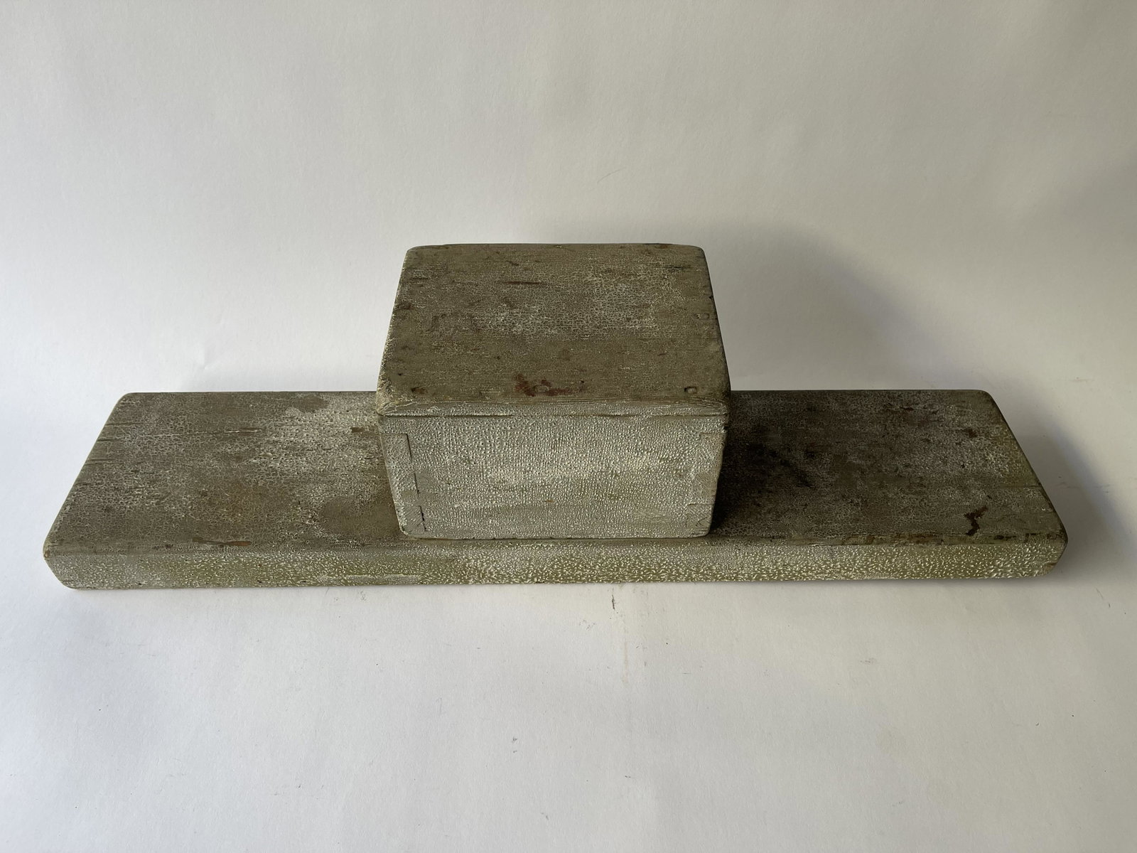 HETCHEL WITH DOVETAILED COVER CIRCA 1780-1810: HETCHEL WITH DOVETAILED COVER CIRCA 1780-1810, ORIGINAL BLUE/GRAY PAINT, 37 X 6