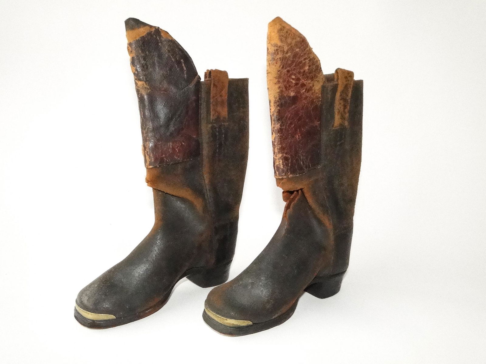 CIRCA 1860'S CHILD'S LEATHER BOOTS (1 of 3)