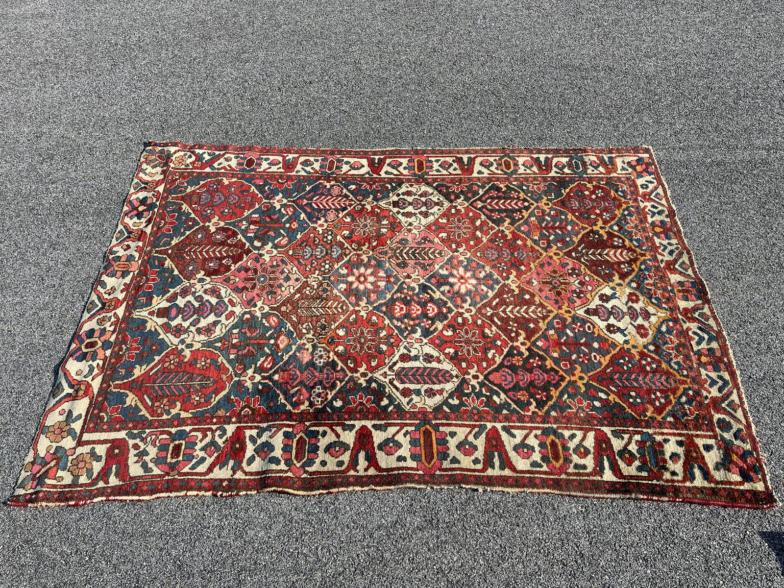 ANTIQUE PERSIAN LILLIHAN RUG: ANTIQUE PERSIAN LILLIHAN RUG4' 9" X 6' 9"