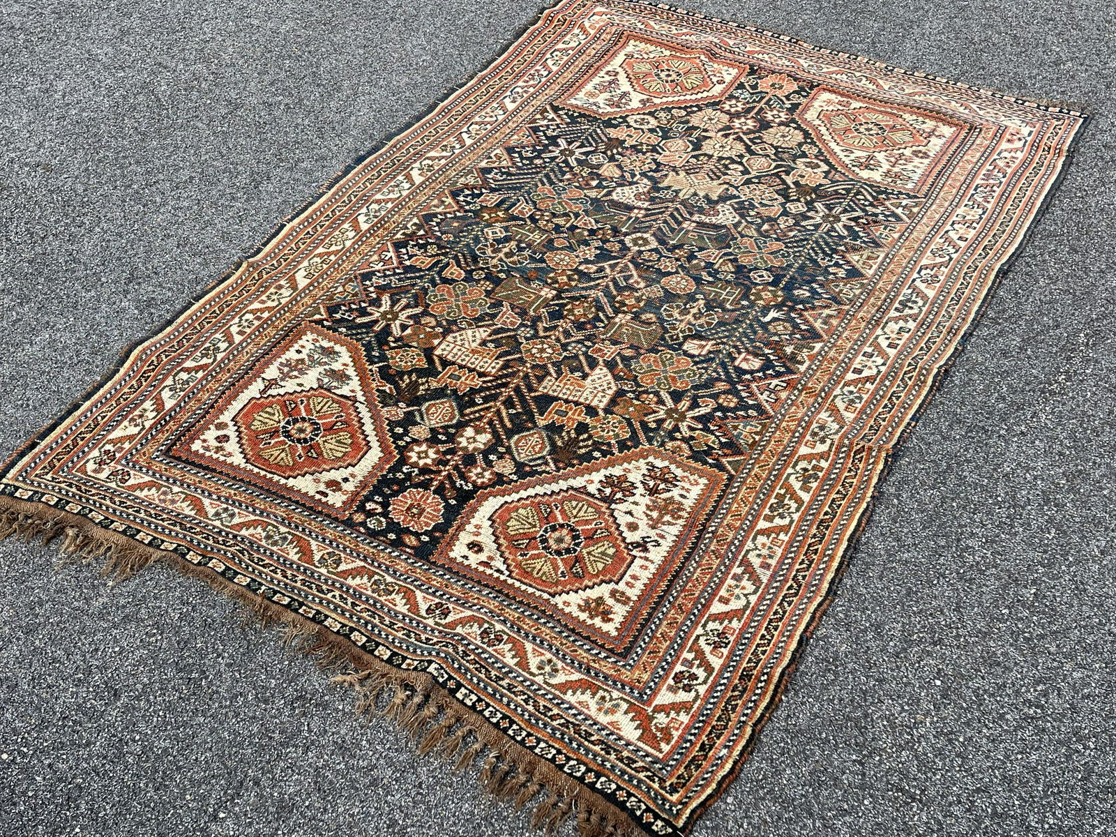 ANTIQUE PERSIAN SHIRAZ RUG: ANTIQUE PERSIAN SHIRAZ RUG4' X 6' 6"