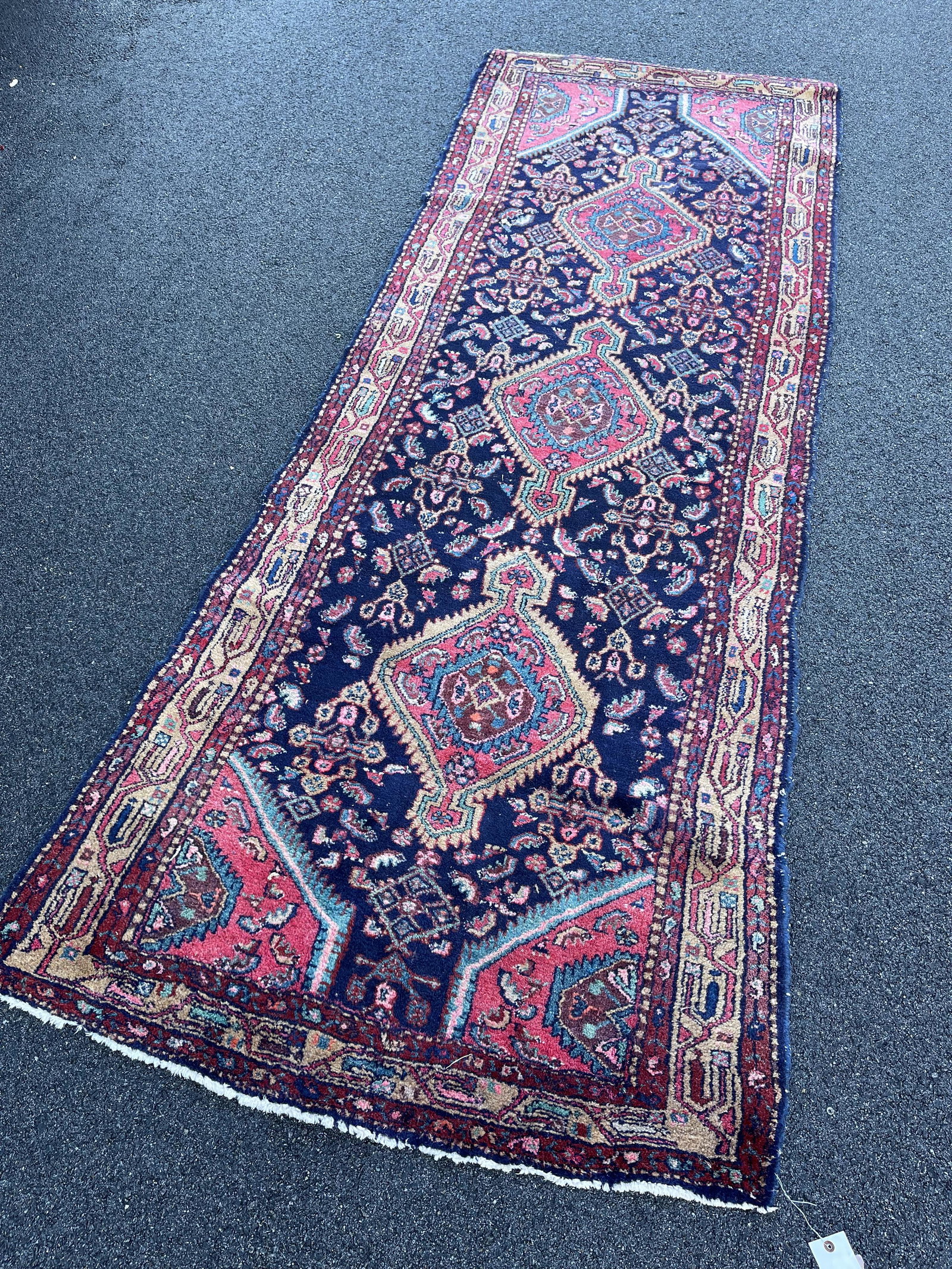 SEMI ANTIQUE PERSIAN KAZVIN RUG: SEMI ANTIQUE PERSIAN KAZVIN RUG 3' 11" X 10' 3"